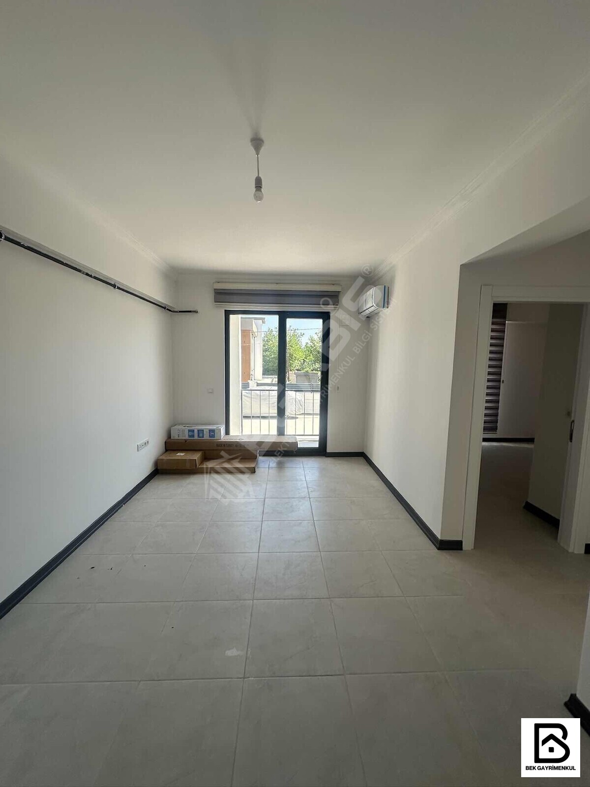 ADLİYENİN KARŞISINDA KİRALIK 2+1 KLİMALI BOŞ DAİRE - 3