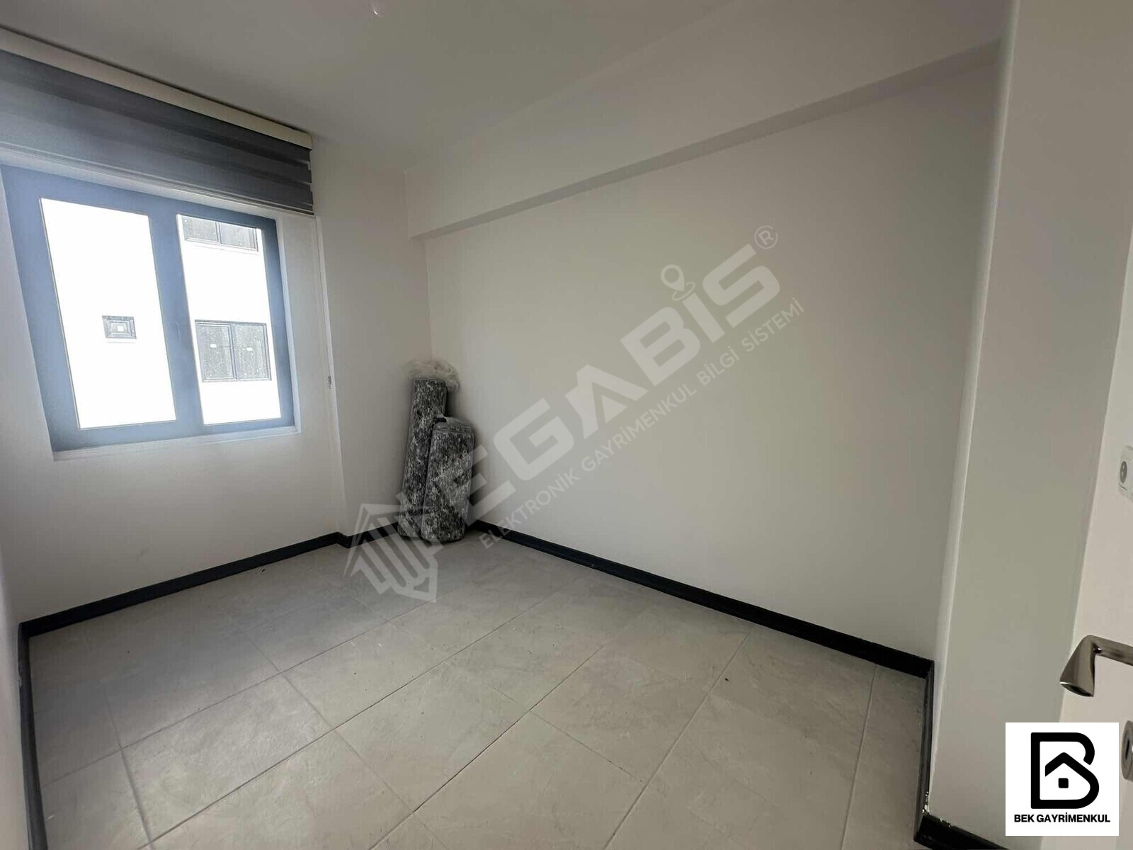 ADLİYENİN KARŞISINDA KİRALIK 2+1 KLİMALI BOŞ DAİRE - 10