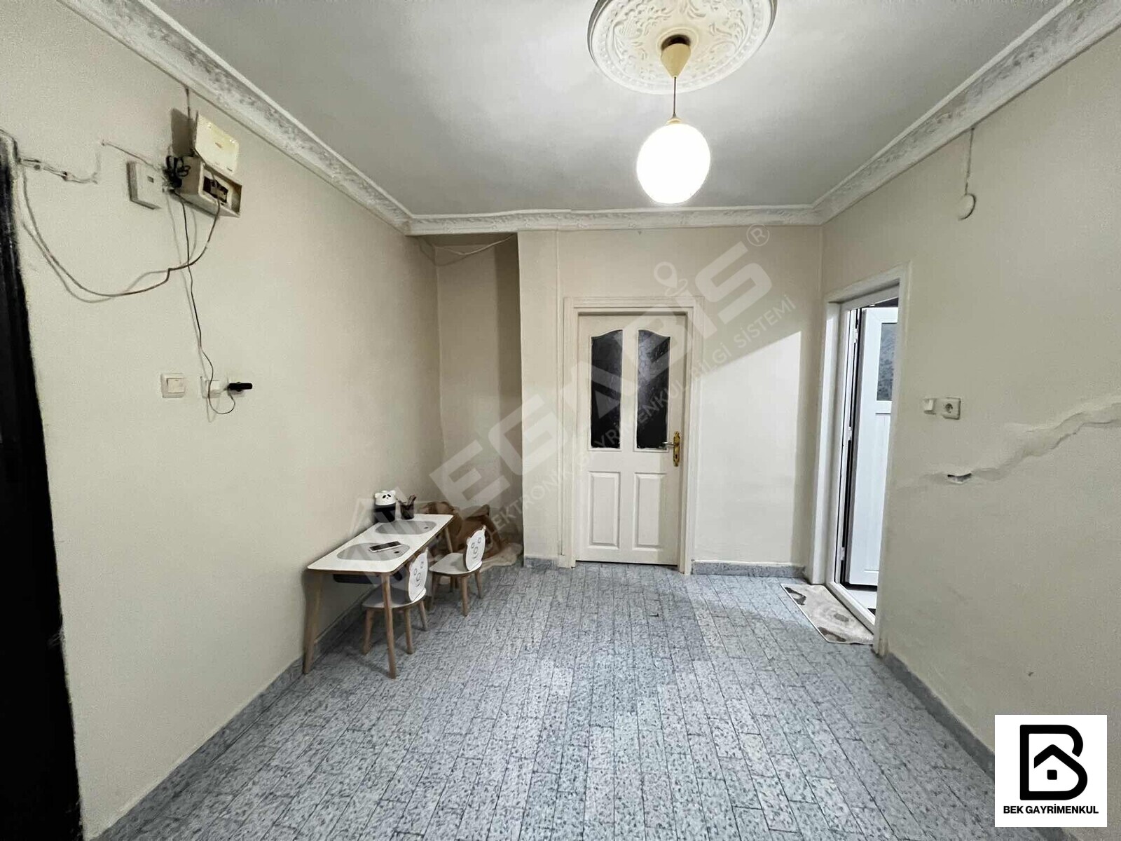 OTOBÜS DURAKLARI YAKINI SATILIK 1+1 70 M2 BALKONLU YÜKSEK GİRİŞ - 15