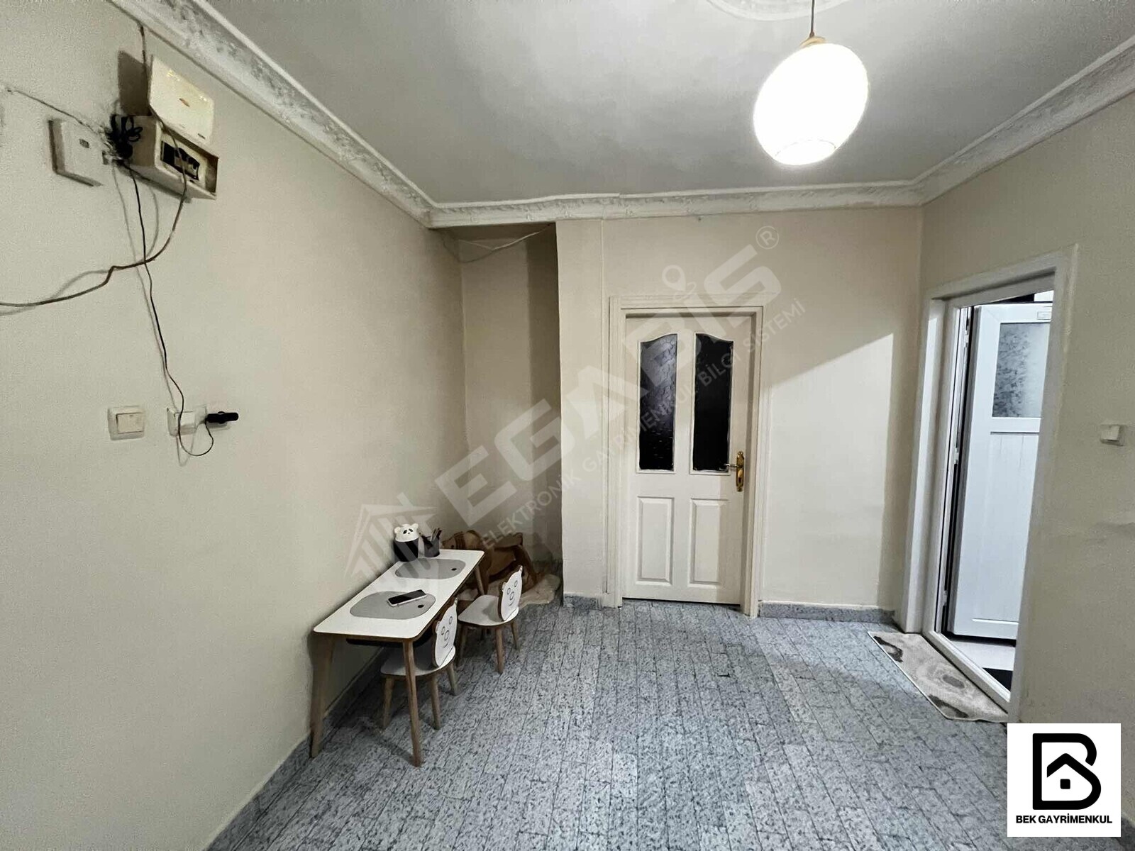 OTOBÜS DURAKLARI YAKINI SATILIK 1+1 70 M2 BALKONLU YÜKSEK GİRİŞ - 16