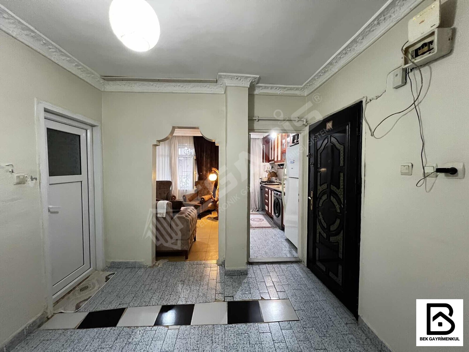 OTOBÜS DURAKLARI YAKINI SATILIK 1+1 70 M2 BALKONLU YÜKSEK GİRİŞ - 17