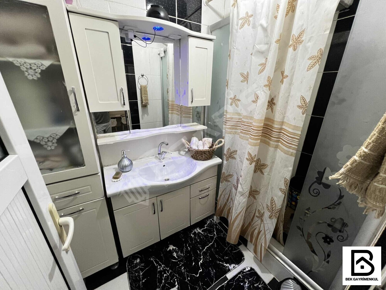 OTOBÜS DURAKLARI YAKINI SATILIK 1+1 70 M2 BALKONLU YÜKSEK GİRİŞ - 21