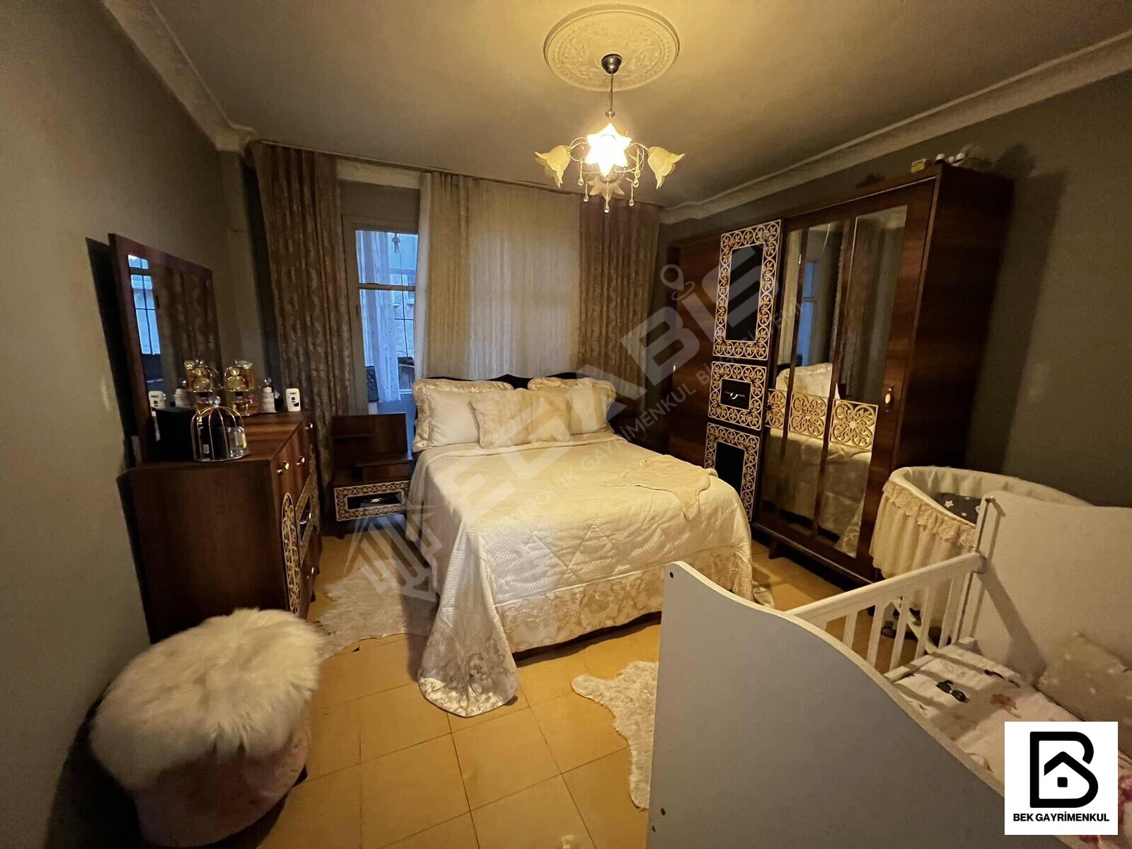 OTOBÜS DURAKLARI YAKINI SATILIK 1+1 70 M2 BALKONLU YÜKSEK GİRİŞ