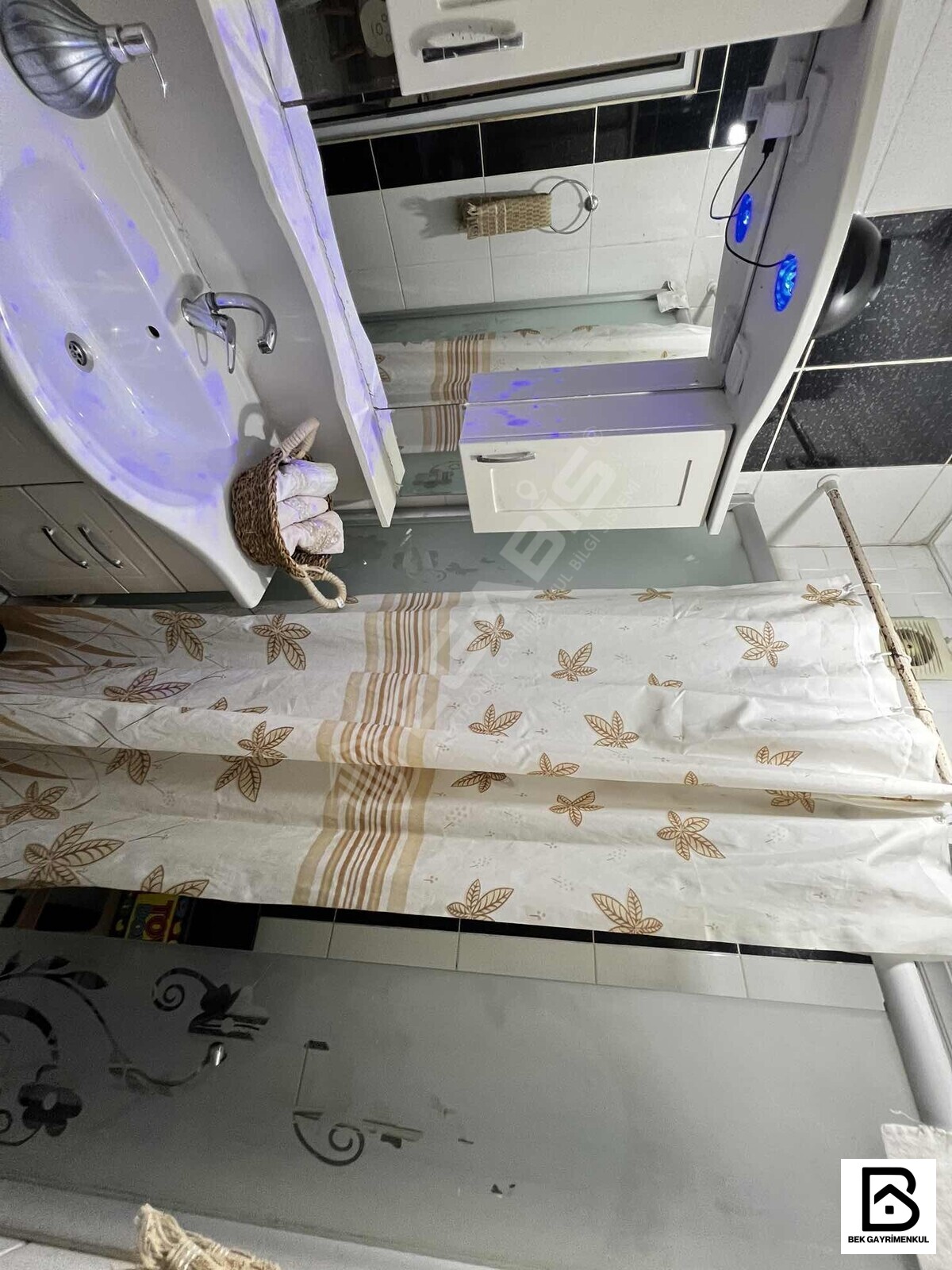 OTOBÜS DURAKLARI YAKINI SATILIK 1+1 70 M2 BALKONLU YÜKSEK GİRİŞ - 19