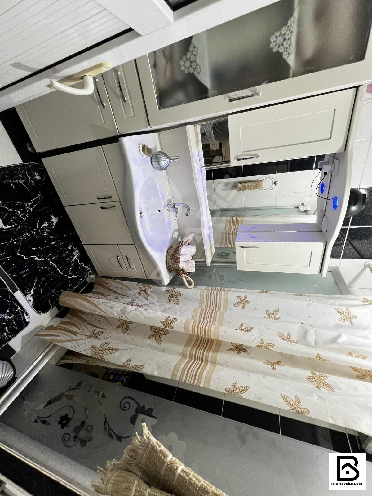 OTOBÜS DURAKLARI YAKINI SATILIK 1+1 70 M2 BALKONLU YÜKSEK GİRİŞ - 21