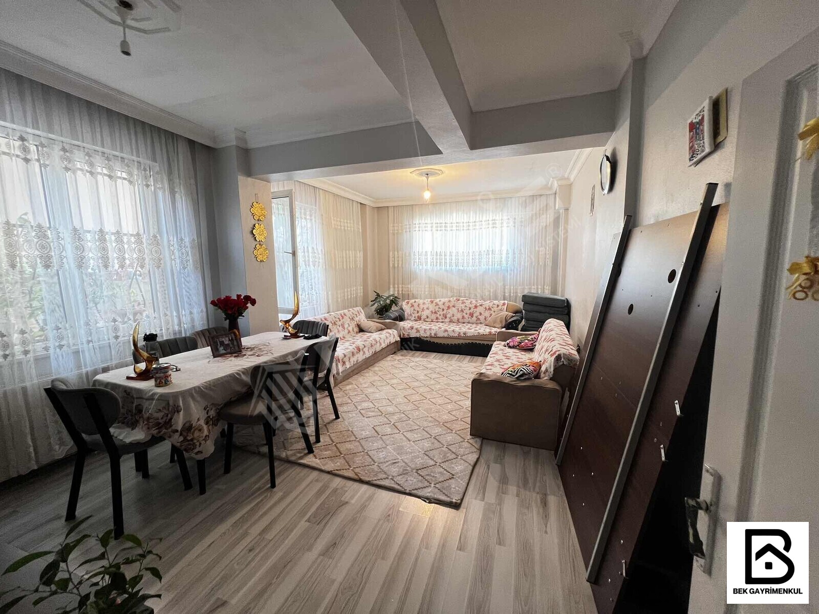 METROYA YAKIN SATILIK KREDİLİ 4+1 130 M2 MÜSTAKİL GİRİŞLİ DAİRE