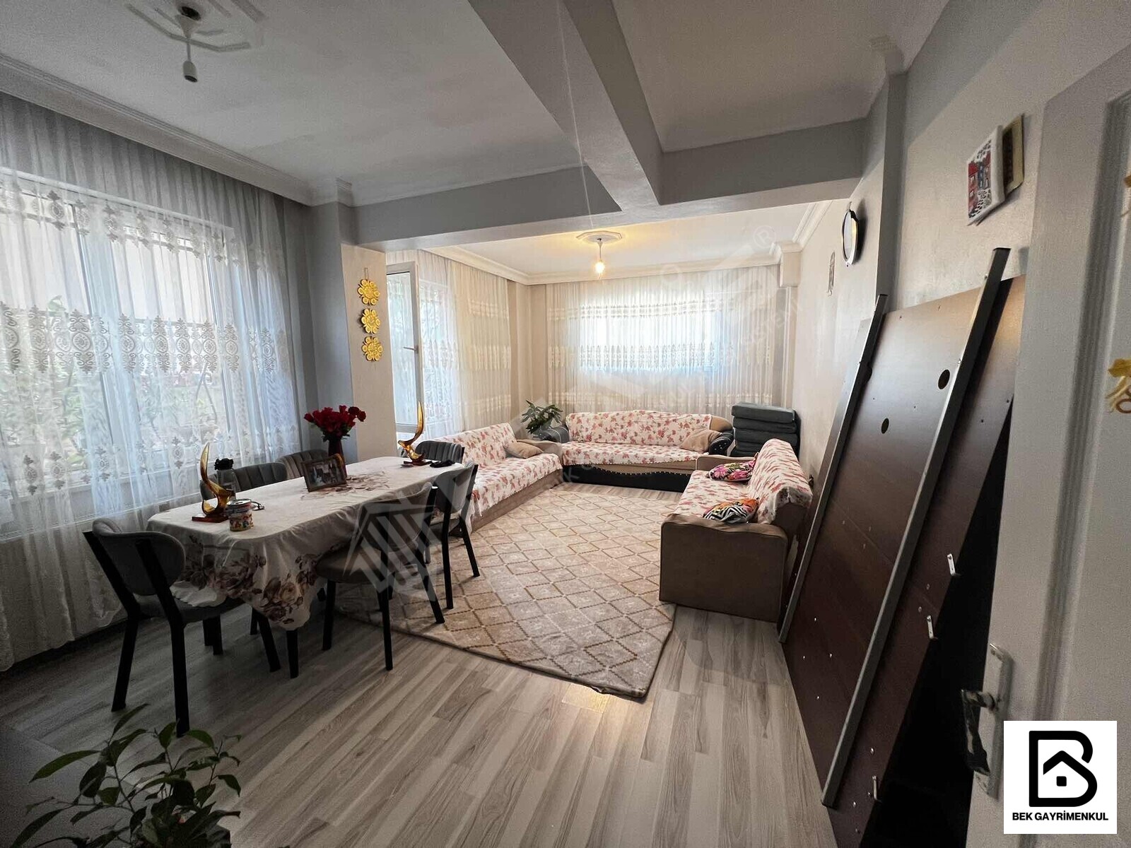 METROYA YAKIN SATILIK KREDİLİ 4+1 130 M2 MÜSTAKİL GİRİŞLİ DAİRE - 2