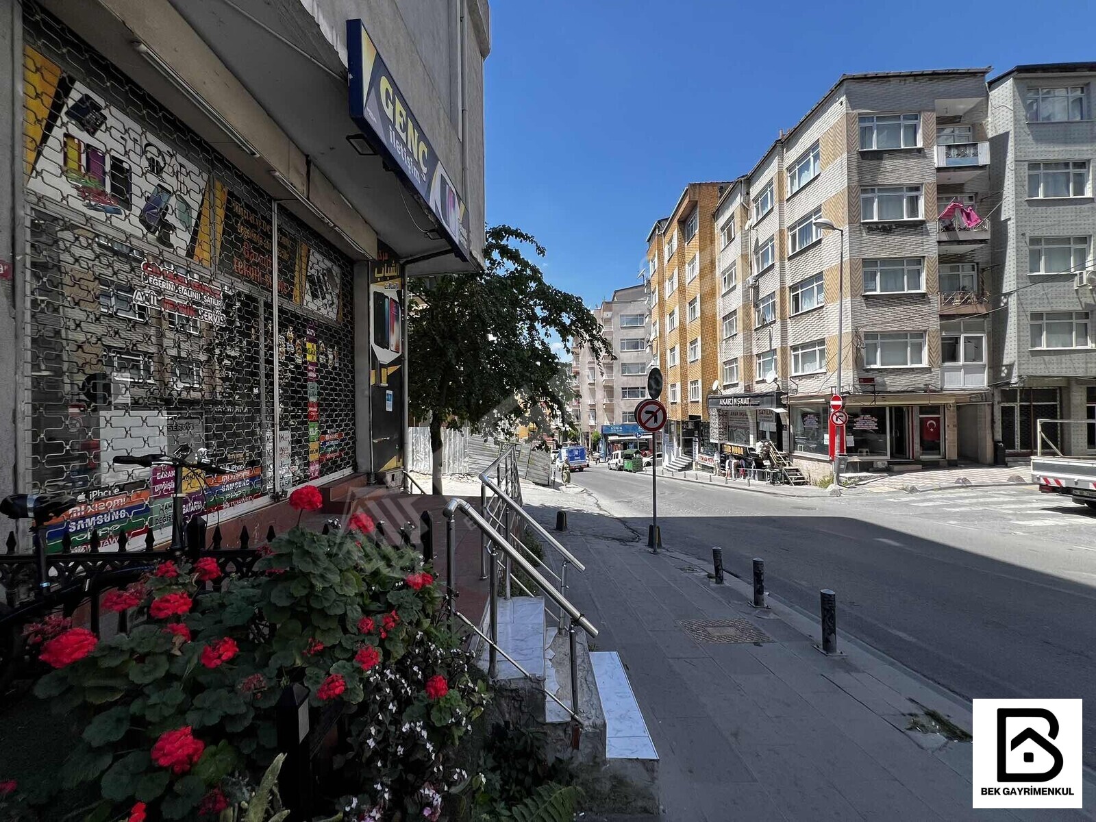 AYAZMA CAD. ÜZERİNDE SATILIK CEPHESİ GENİŞ 90 M2 A.KATLI DÜKKAN - 6