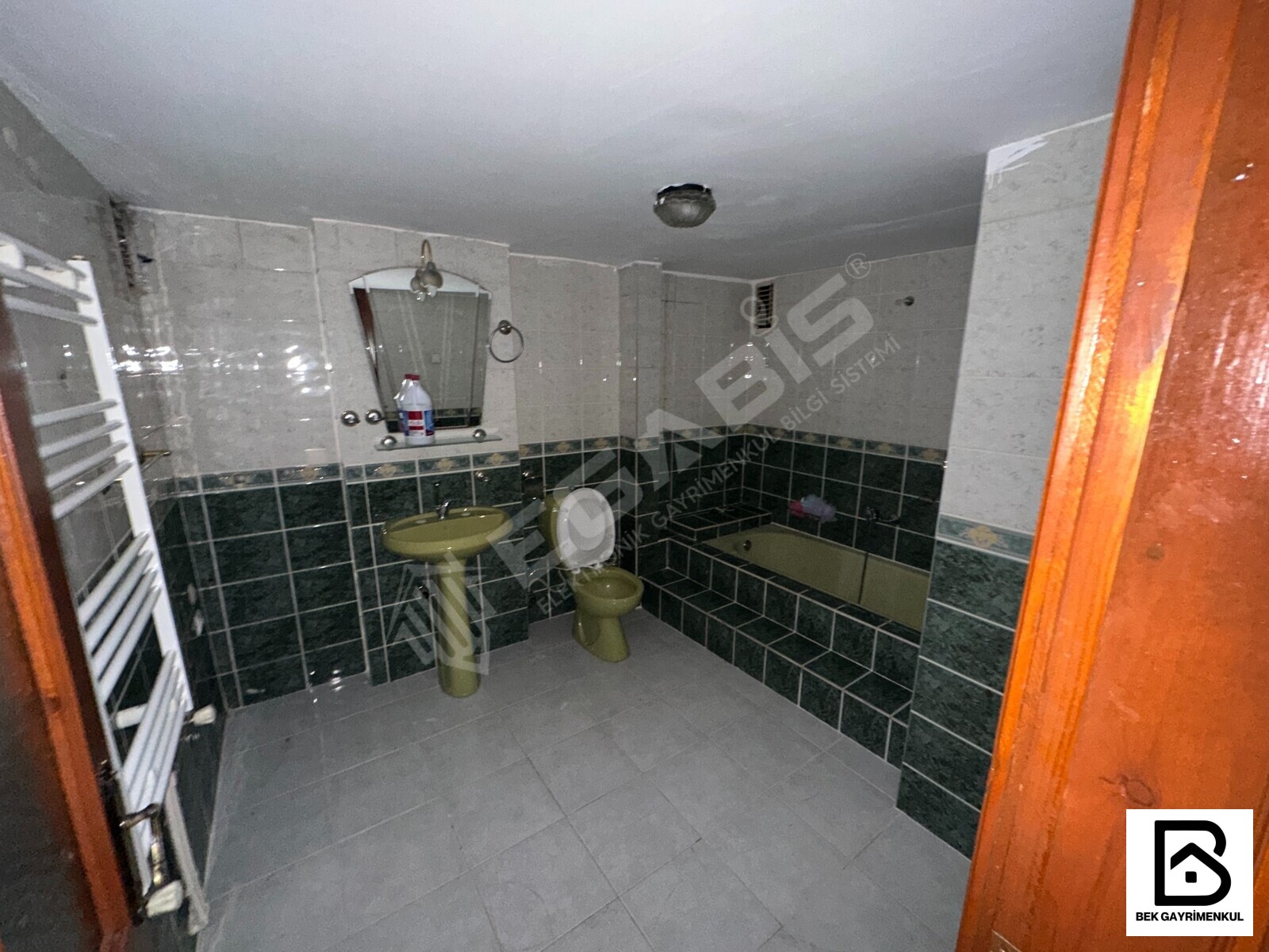 SARAÇLARDA NEZİH VE GÜVENİLİR BİNADA KİRALIK DAİRE - 4