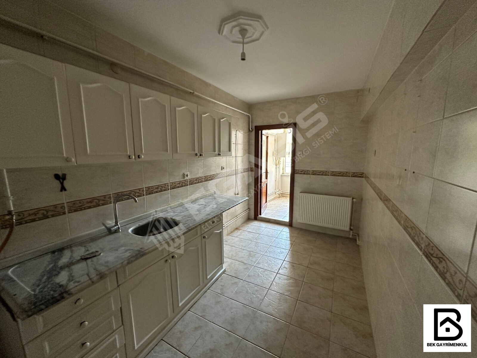 SARAÇLARDA NEZİH VE GÜVENİLİR BİNADA KİRALIK DAİRE - 12