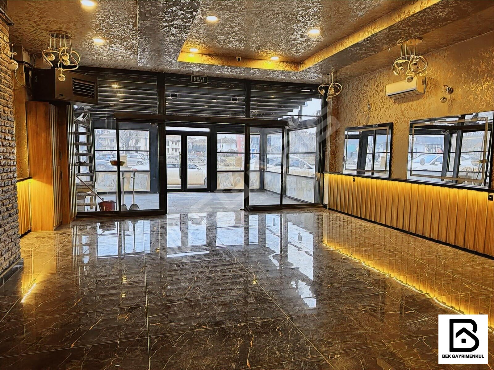 AVM CADDESİNDE HER ŞEYİ TAM VE HAZIR 230 M2 DÜKKAN - 4