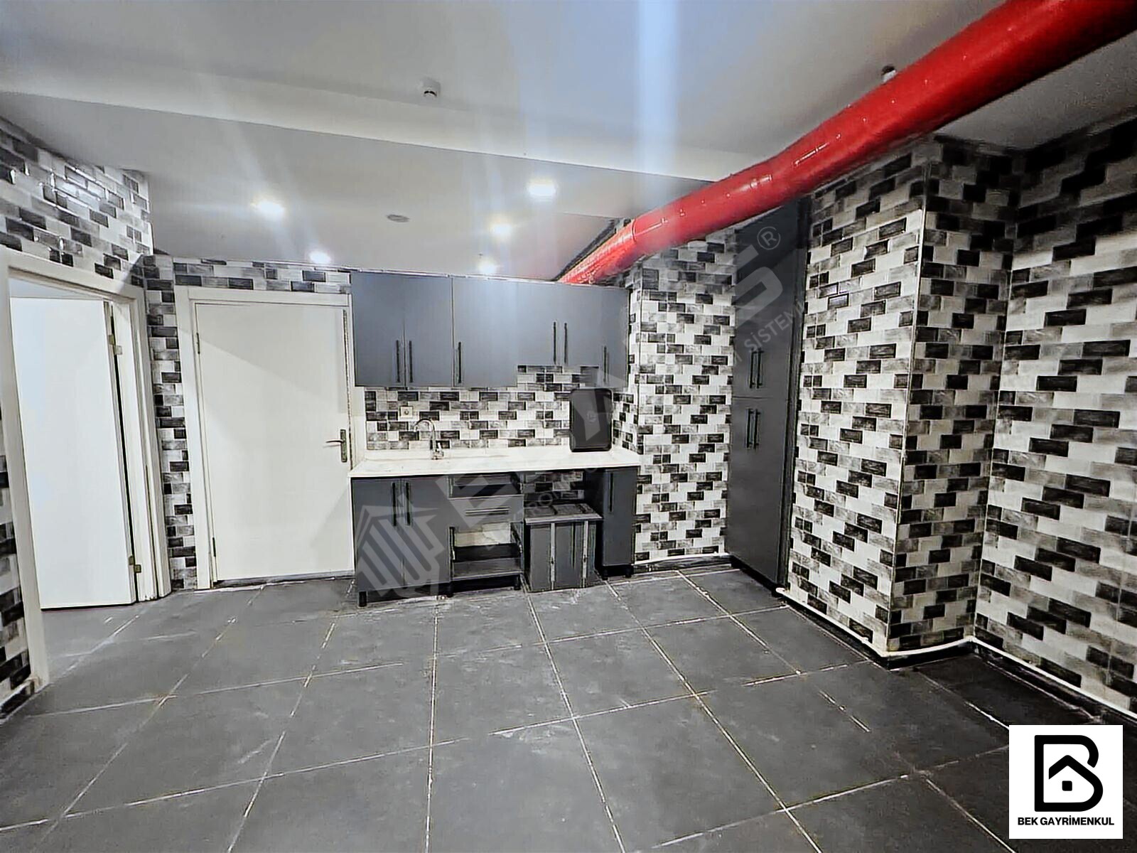 AVM CADDESİNDE HER ŞEYİ TAM VE HAZIR 230 M2 DÜKKAN - 14