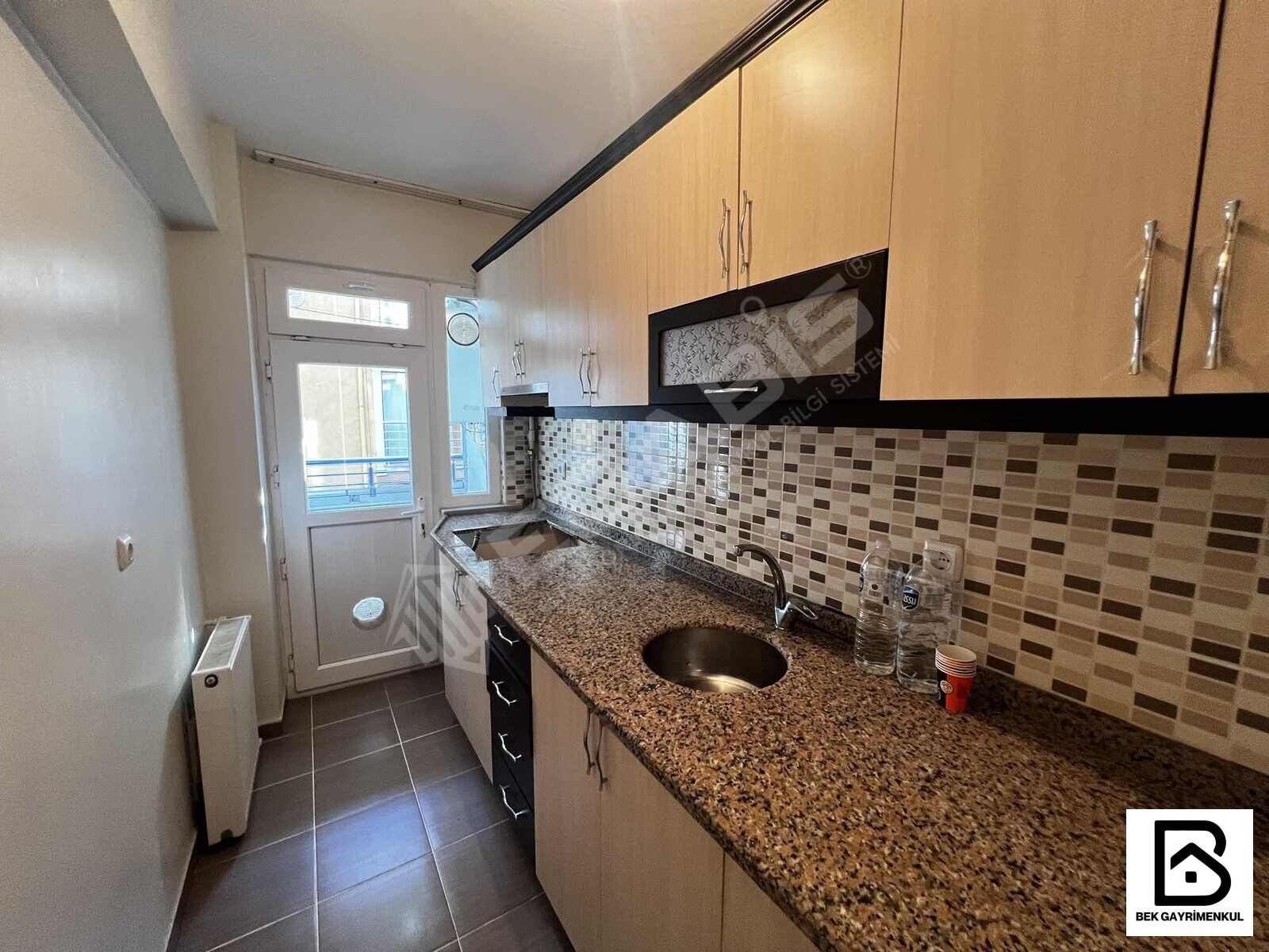MERKEZİ KONUMDA KİRALIK 2+1 80 M2 1.KAT BALKONLU 12 YILLIK - 6