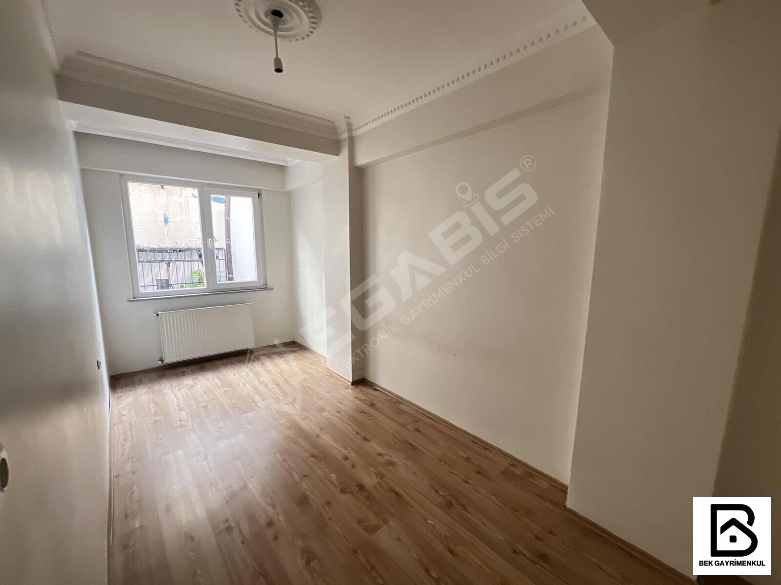 MERKEZİ KONUMDA KİRALIK 2+1 80 M2 1.KAT BALKONLU 12 YILLIK - 13