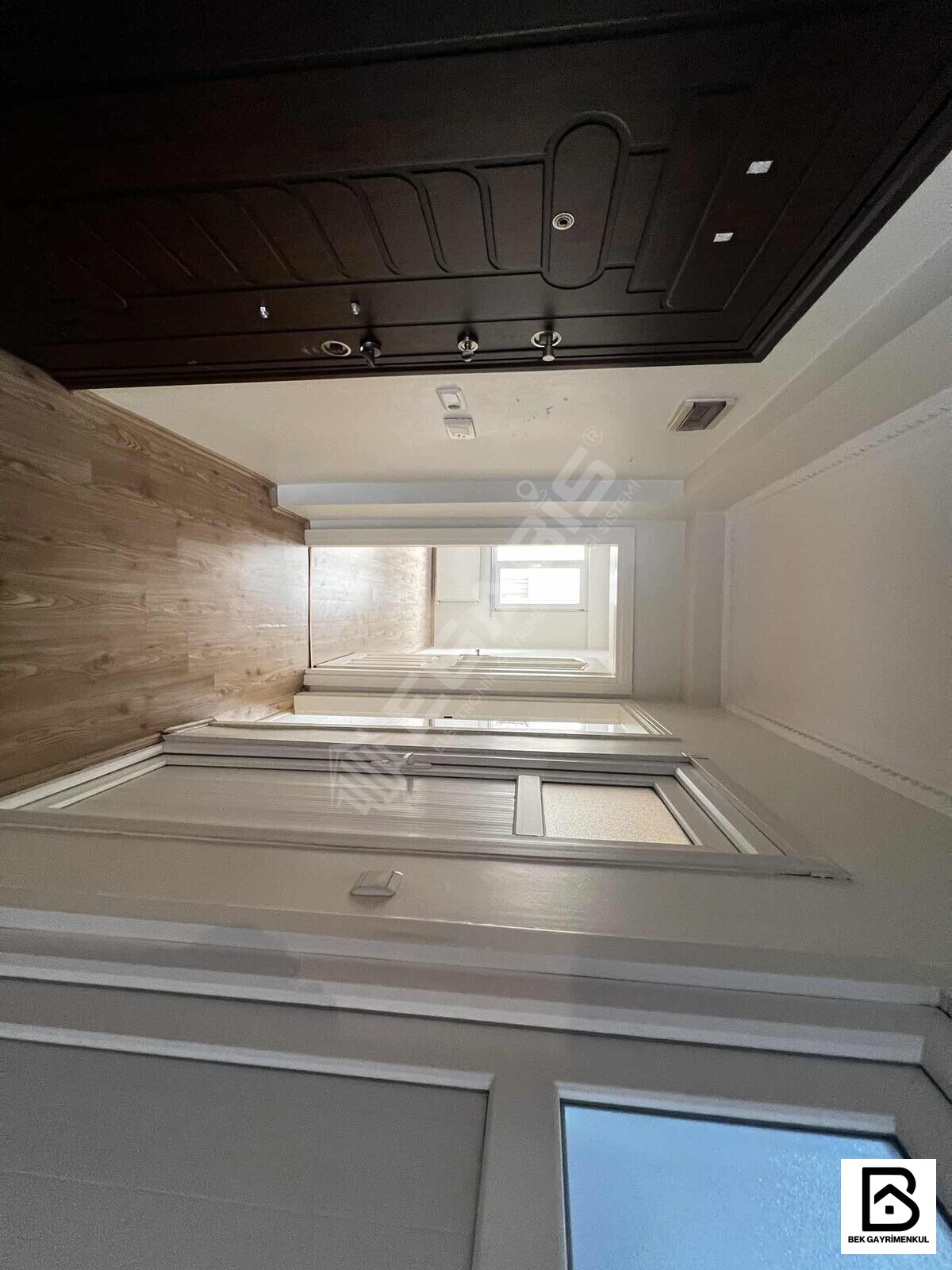 MERKEZİ KONUMDA KİRALIK 2+1 80 M2 1.KAT BALKONLU 12 YILLIK - 16