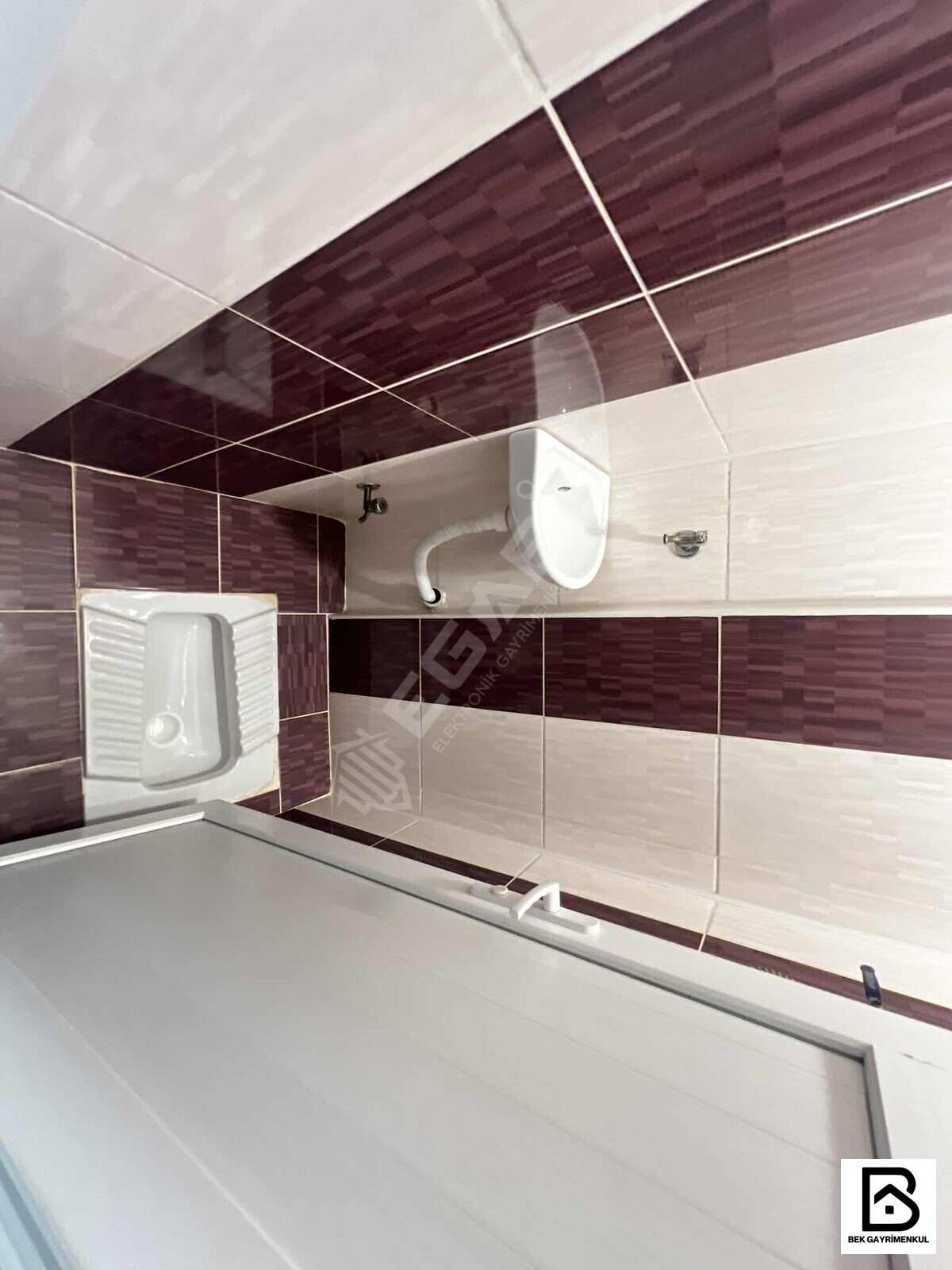 MERKEZİ KONUMDA KİRALIK 2+1 80 M2 1.KAT BALKONLU 12 YILLIK - 22