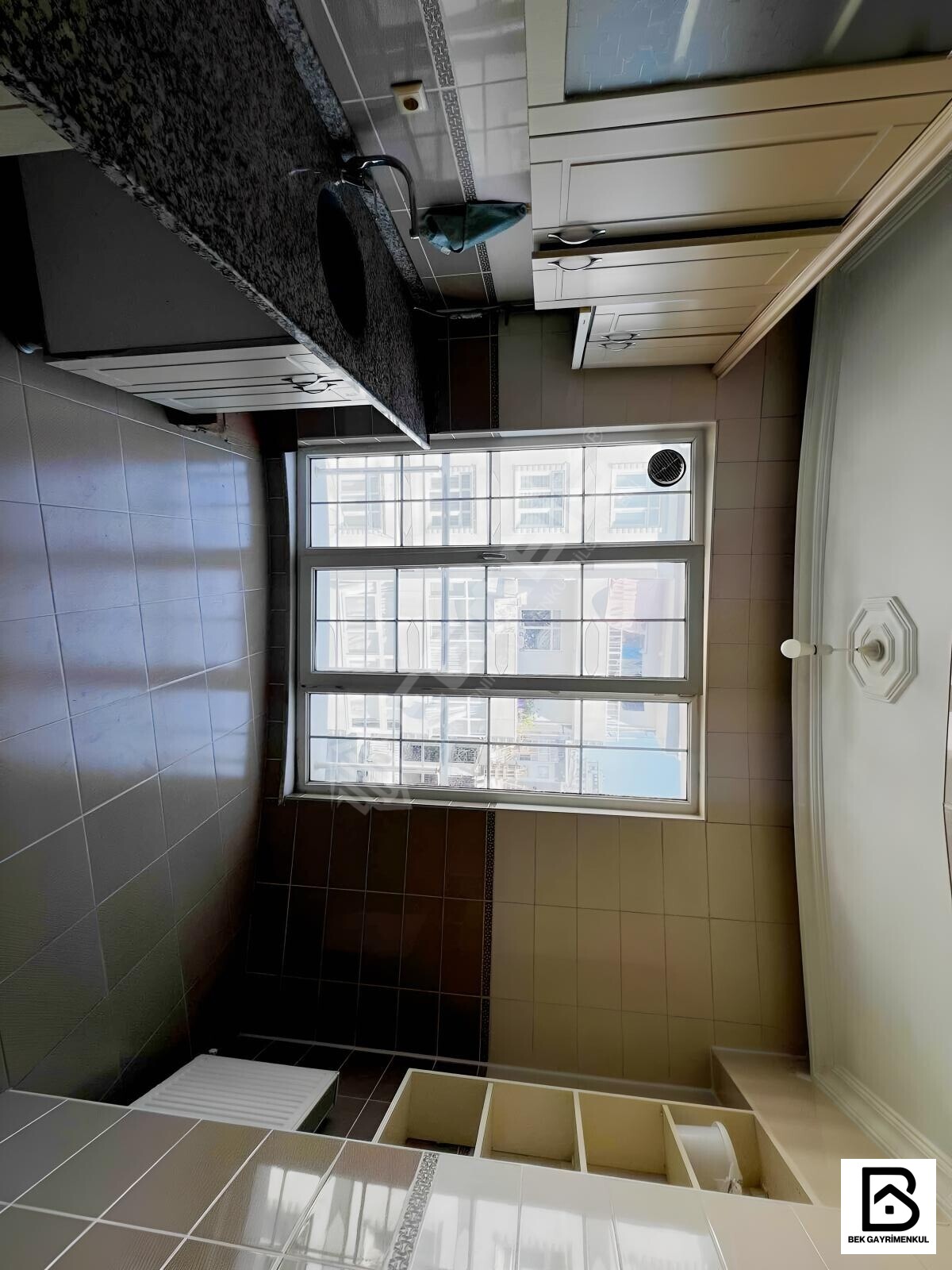 KİRALIK TEK DAİRE ÜZERİNE 3 CEPHESİ AÇIK 3+1 ASANSÖRLÜ BOŞ DAİRE - 8