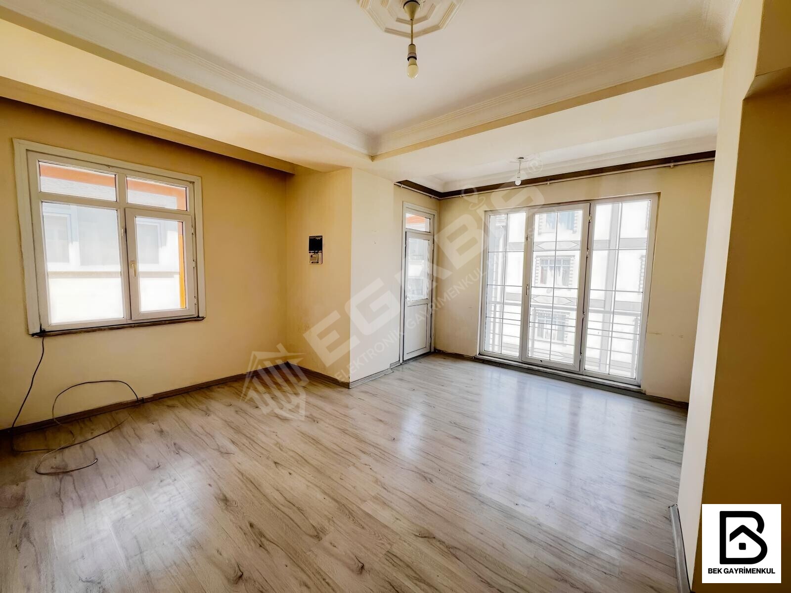 KİRALIK TEK DAİRE ÜZERİNE 3 CEPHESİ AÇIK 3+1 ASANSÖRLÜ BOŞ DAİRE - 16