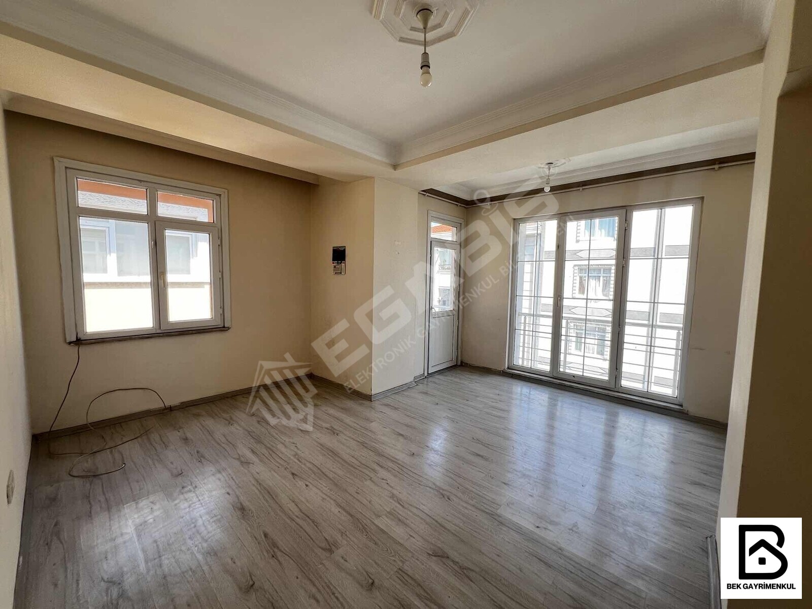 KİRALIK TEK DAİRE ÜZERİNE 3 CEPHESİ AÇIK 3+1 ASANSÖRLÜ BOŞ DAİRE - 17