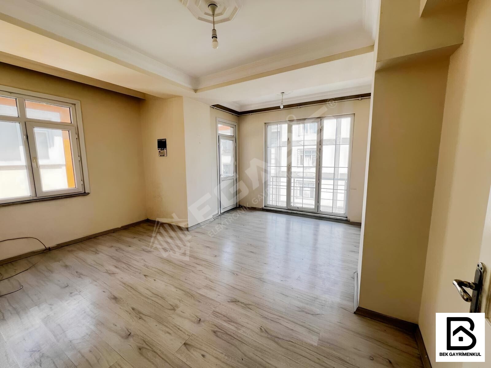 KİRALIK TEK DAİRE ÜZERİNE 3 CEPHESİ AÇIK 3+1 ASANSÖRLÜ BOŞ DAİRE - 18