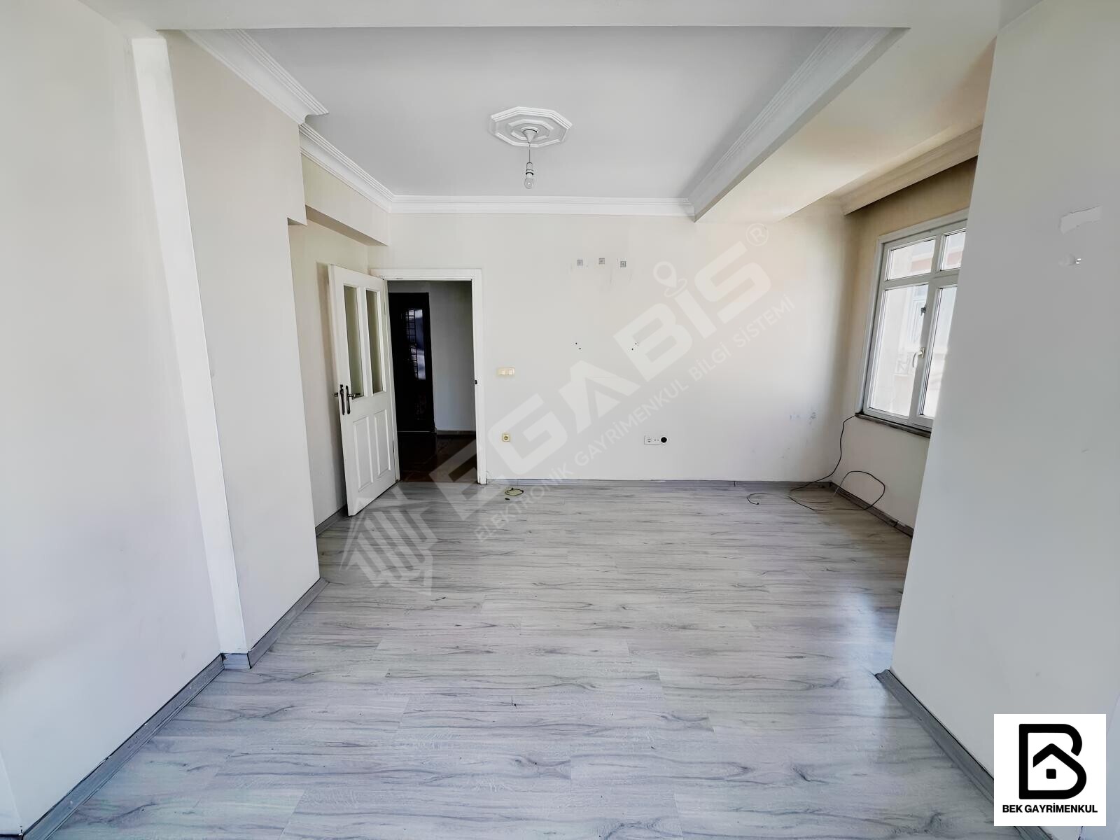 KİRALIK TEK DAİRE ÜZERİNE 3 CEPHESİ AÇIK 3+1 ASANSÖRLÜ BOŞ DAİRE - 21