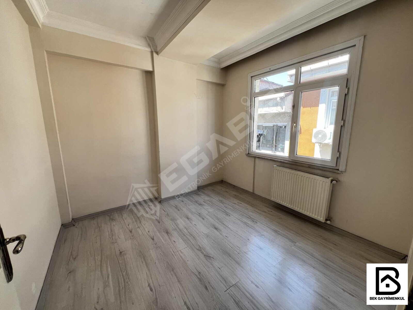 KİRALIK TEK DAİRE ÜZERİNE 3 CEPHESİ AÇIK 3+1 ASANSÖRLÜ BOŞ DAİRE - 24