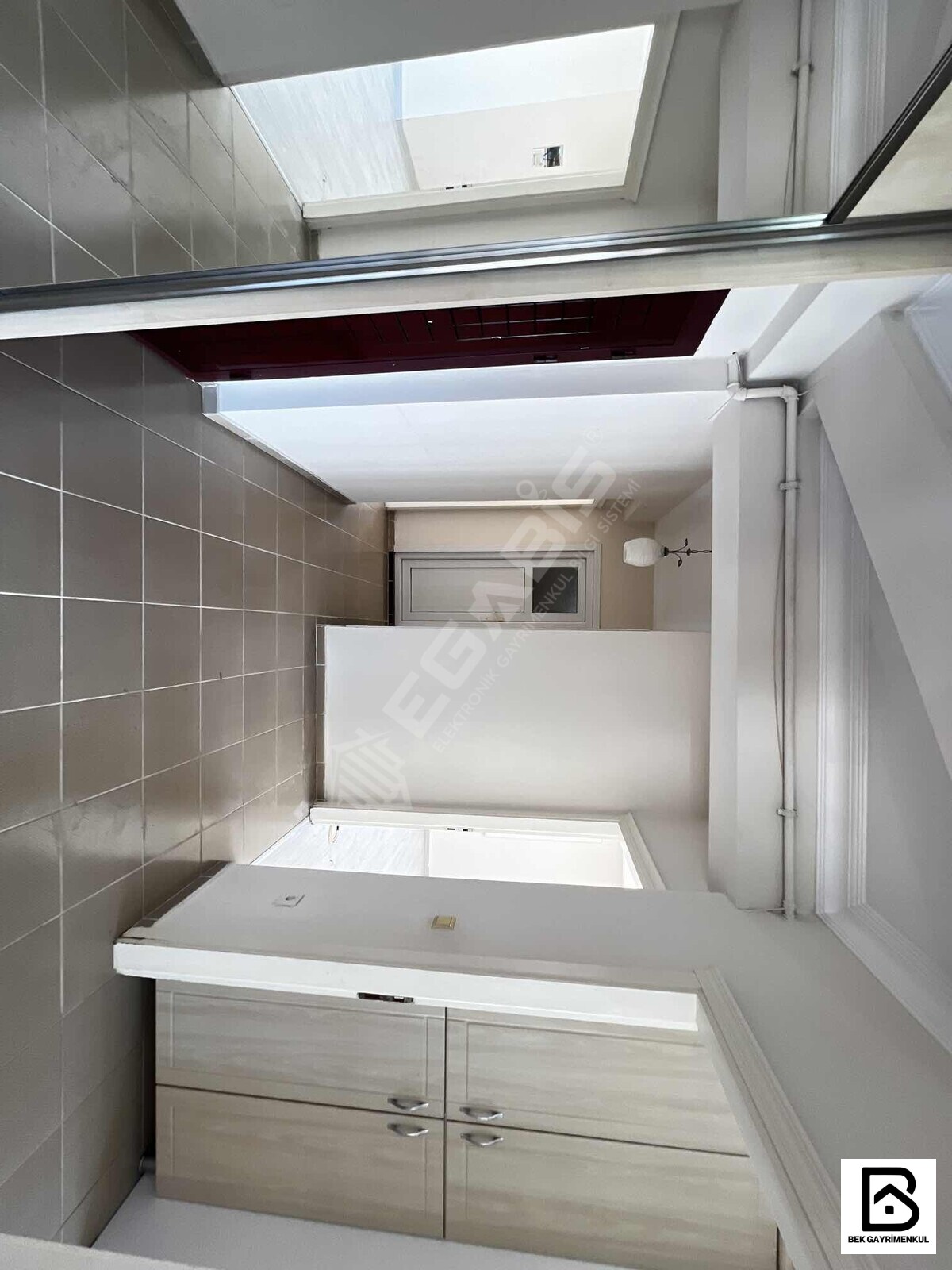 KİRALIK TEK DAİRE ÜZERİNE 3 CEPHESİ AÇIK 3+1 ASANSÖRLÜ BOŞ DAİRE - 28