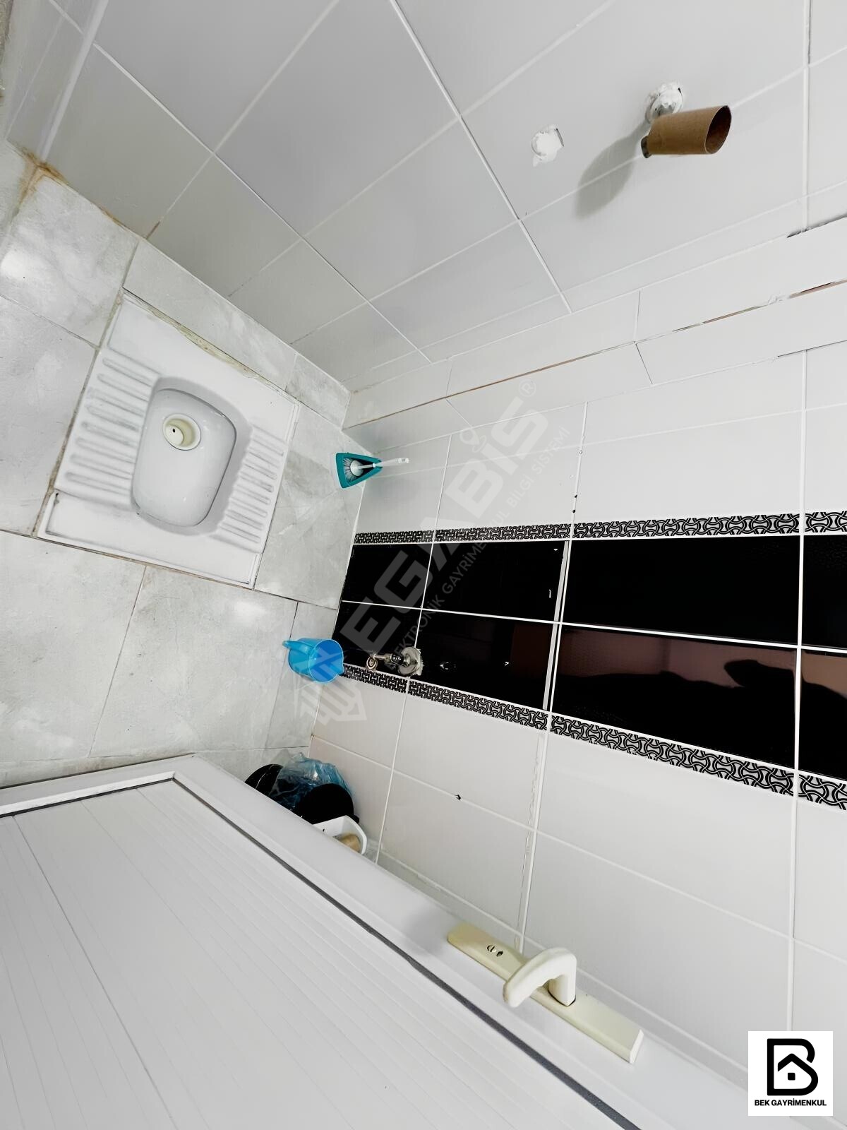 KİRALIK TEK DAİRE ÜZERİNE 3 CEPHESİ AÇIK 3+1 ASANSÖRLÜ BOŞ DAİRE - 32