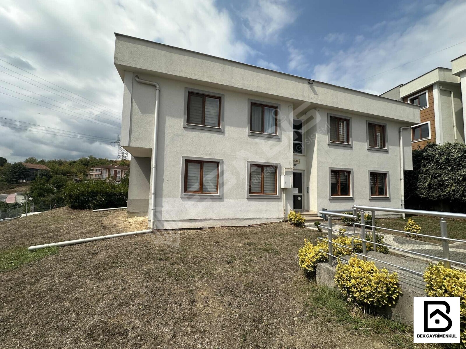 RENADA VADİ EVLERİNDE KİRALIK ÖNÜ AÇIK TERTEMİZ KÖŞE DAİRE - 2