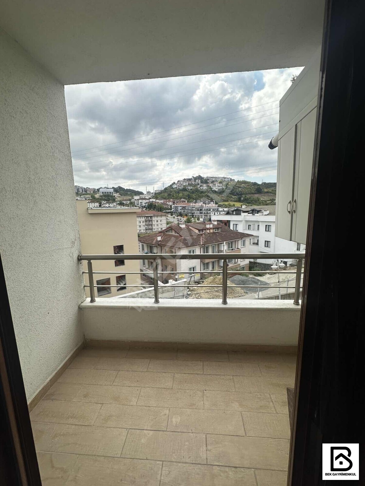 RENADA VADİ EVLERİNDE KİRALIK ÖNÜ AÇIK TERTEMİZ KÖŞE DAİRE - 13
