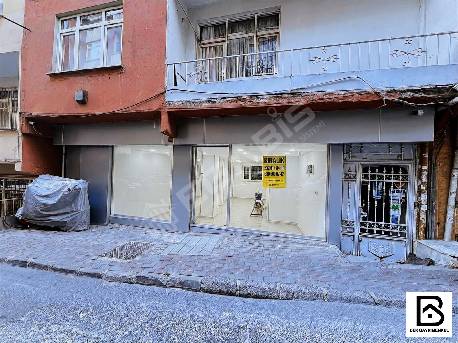 MERKEZİ KONUMDA KİRALIK 75 M2 CEPHESİ GENİŞ TERTEMİZ DÜKKAN - 3