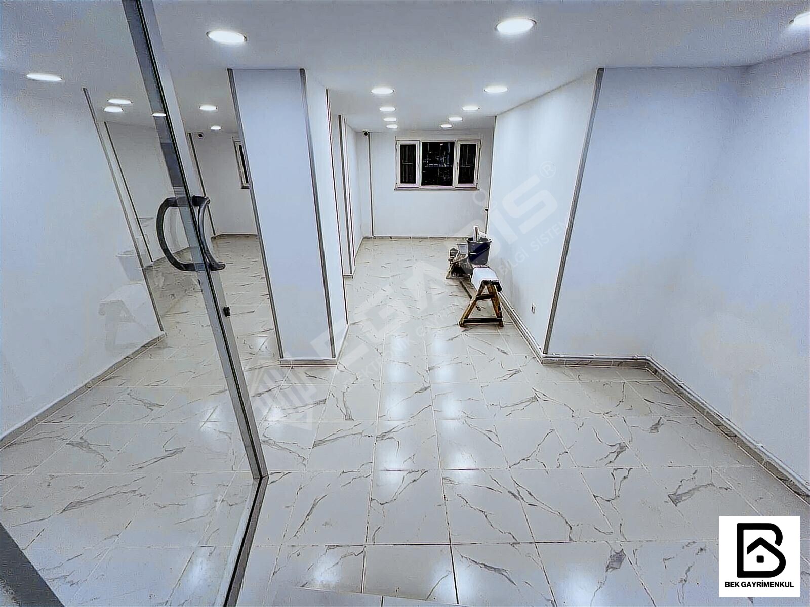 MERKEZİ KONUMDA KİRALIK 75 M2 CEPHESİ GENİŞ TERTEMİZ DÜKKAN - 8