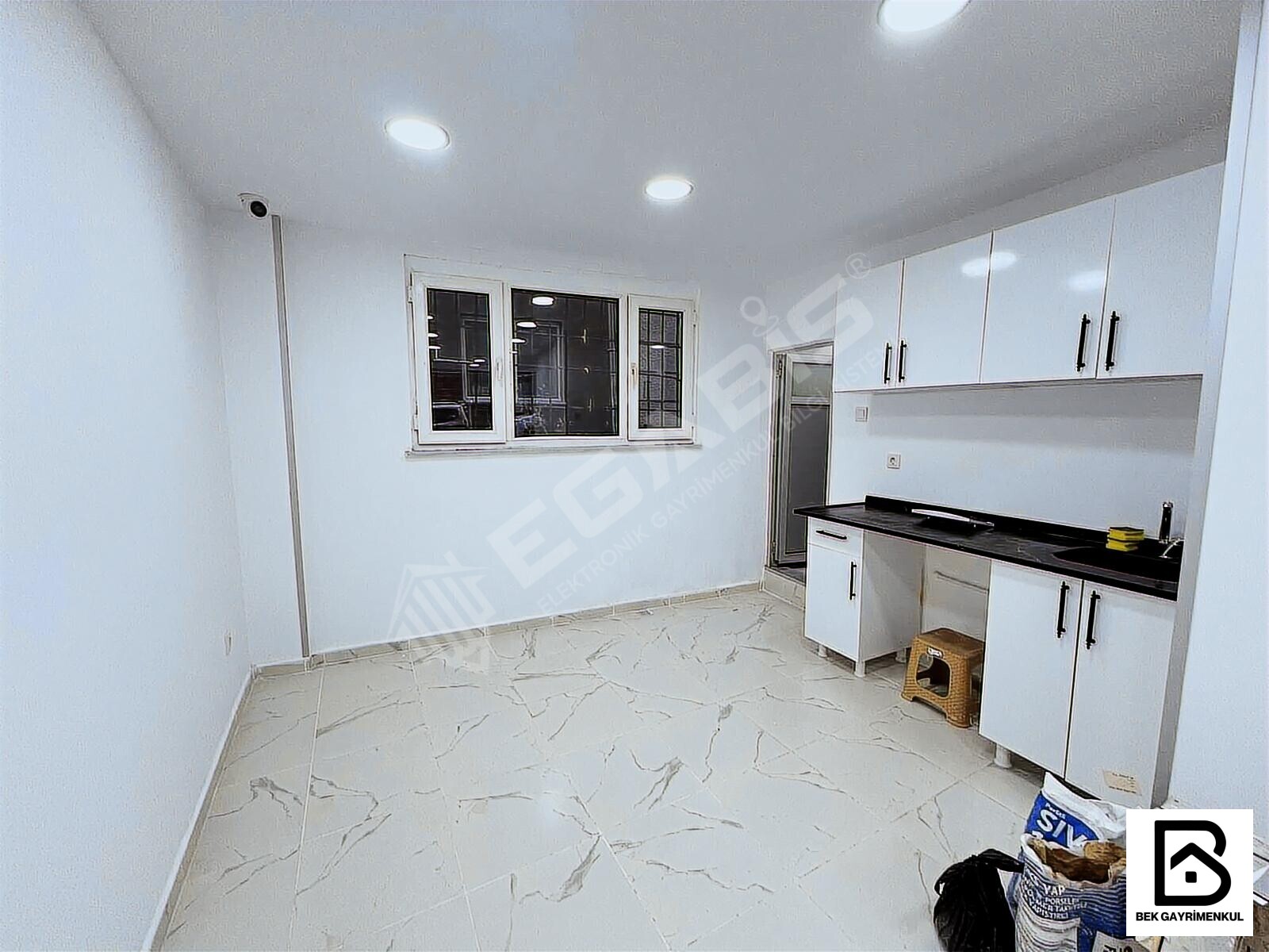 MERKEZİ KONUMDA KİRALIK 75 M2 CEPHESİ GENİŞ TERTEMİZ DÜKKAN - 16