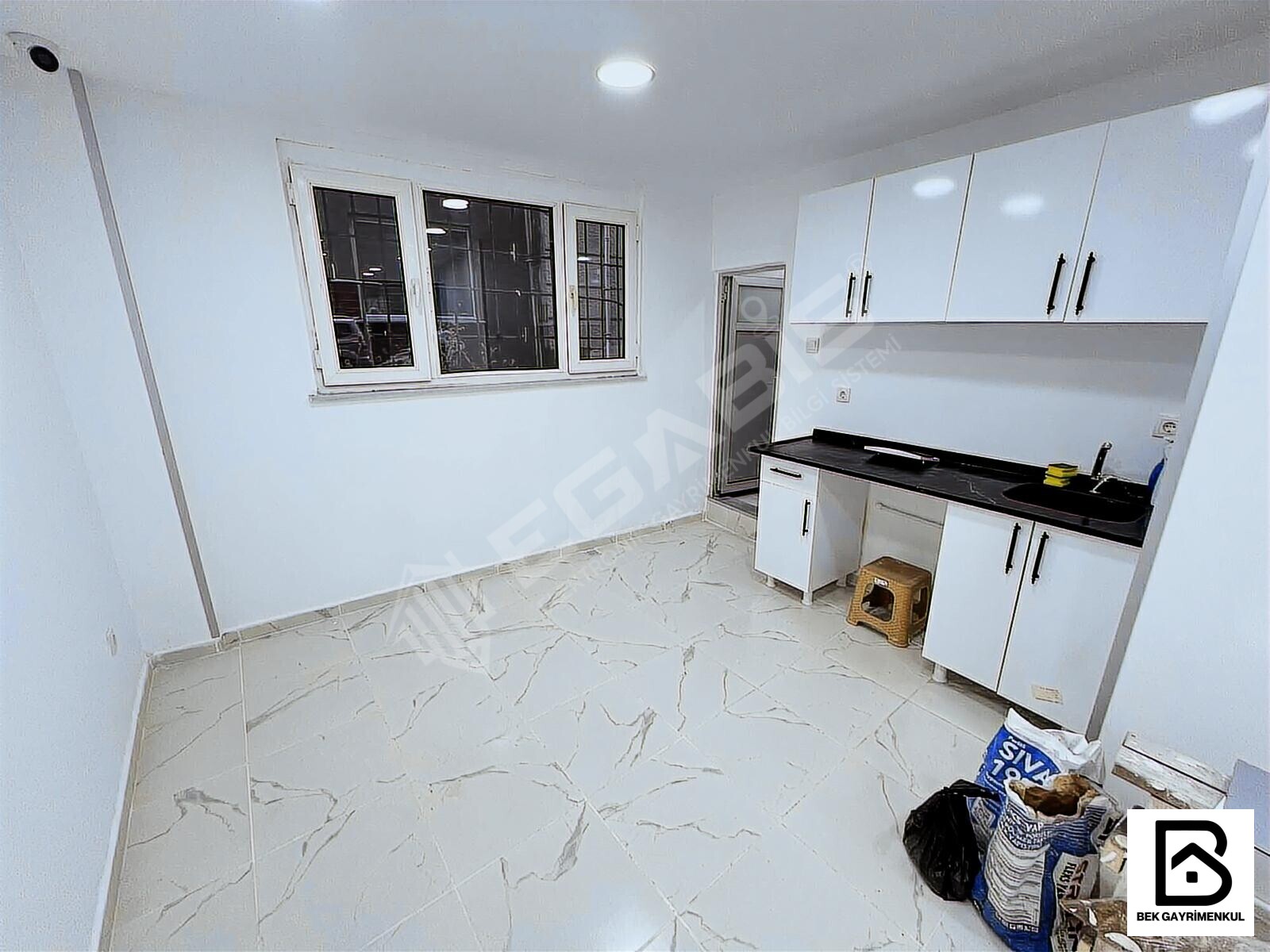 MERKEZİ KONUMDA KİRALIK 75 M2 CEPHESİ GENİŞ TERTEMİZ DÜKKAN - 17