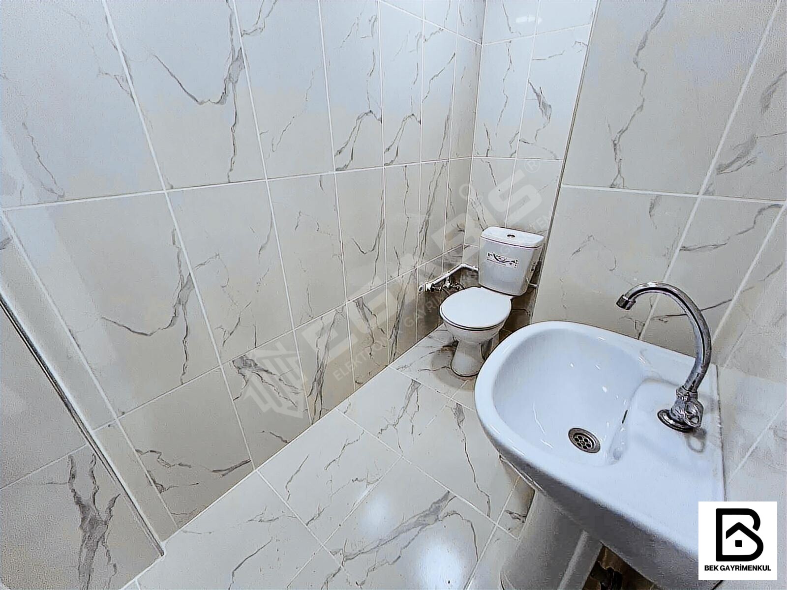 MERKEZİ KONUMDA KİRALIK 75 M2 CEPHESİ GENİŞ TERTEMİZ DÜKKAN - 19