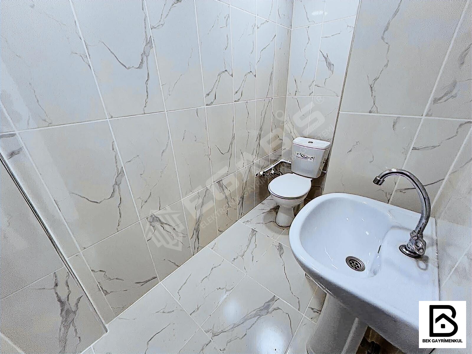 MERKEZİ KONUMDA KİRALIK 75 M2 CEPHESİ GENİŞ TERTEMİZ DÜKKAN - 20