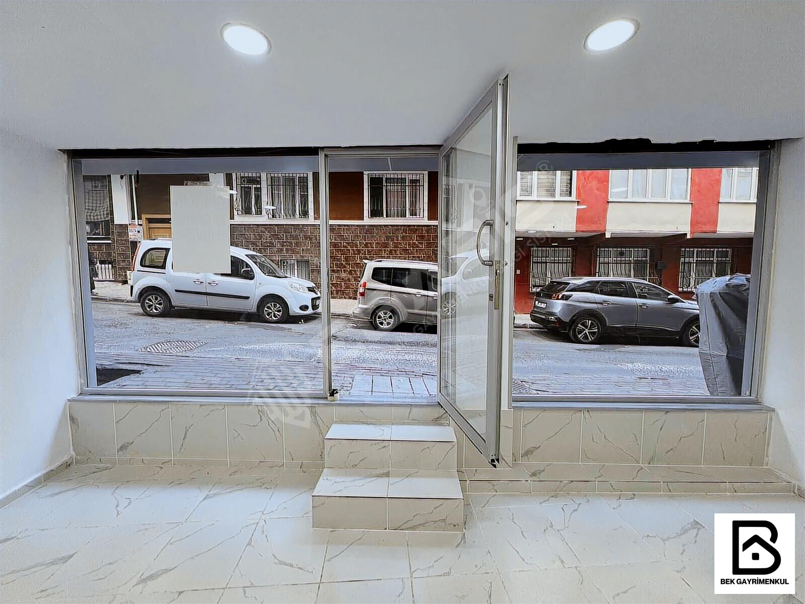 MERKEZİ KONUMDA KİRALIK 75 M2 CEPHESİ GENİŞ TERTEMİZ DÜKKAN - 25