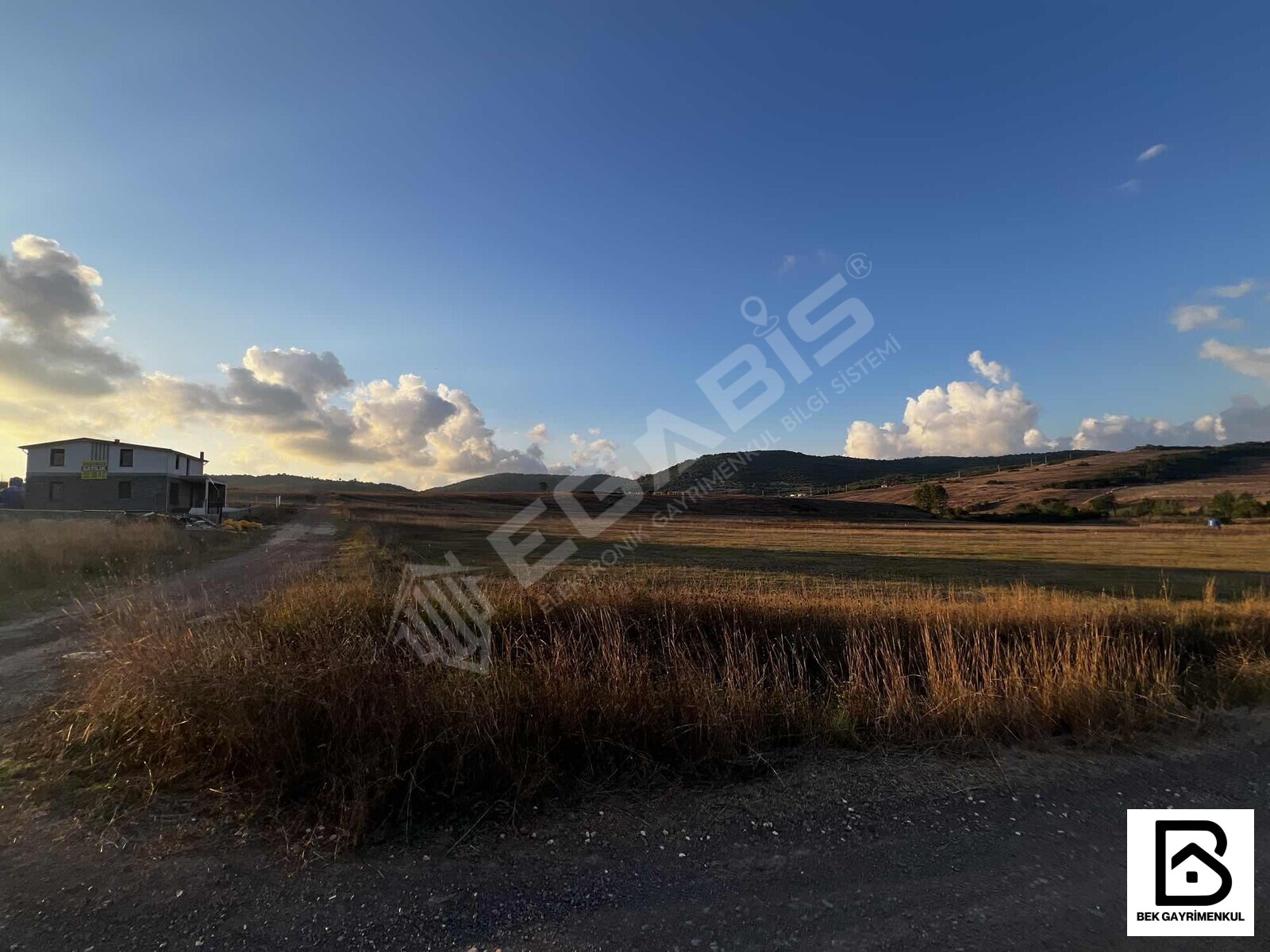 KUTLUCA'DA SATILIK 3511 M2 KÖŞE PARSEL 124 M2 CEPHELİ % 5 İMARLI - 8