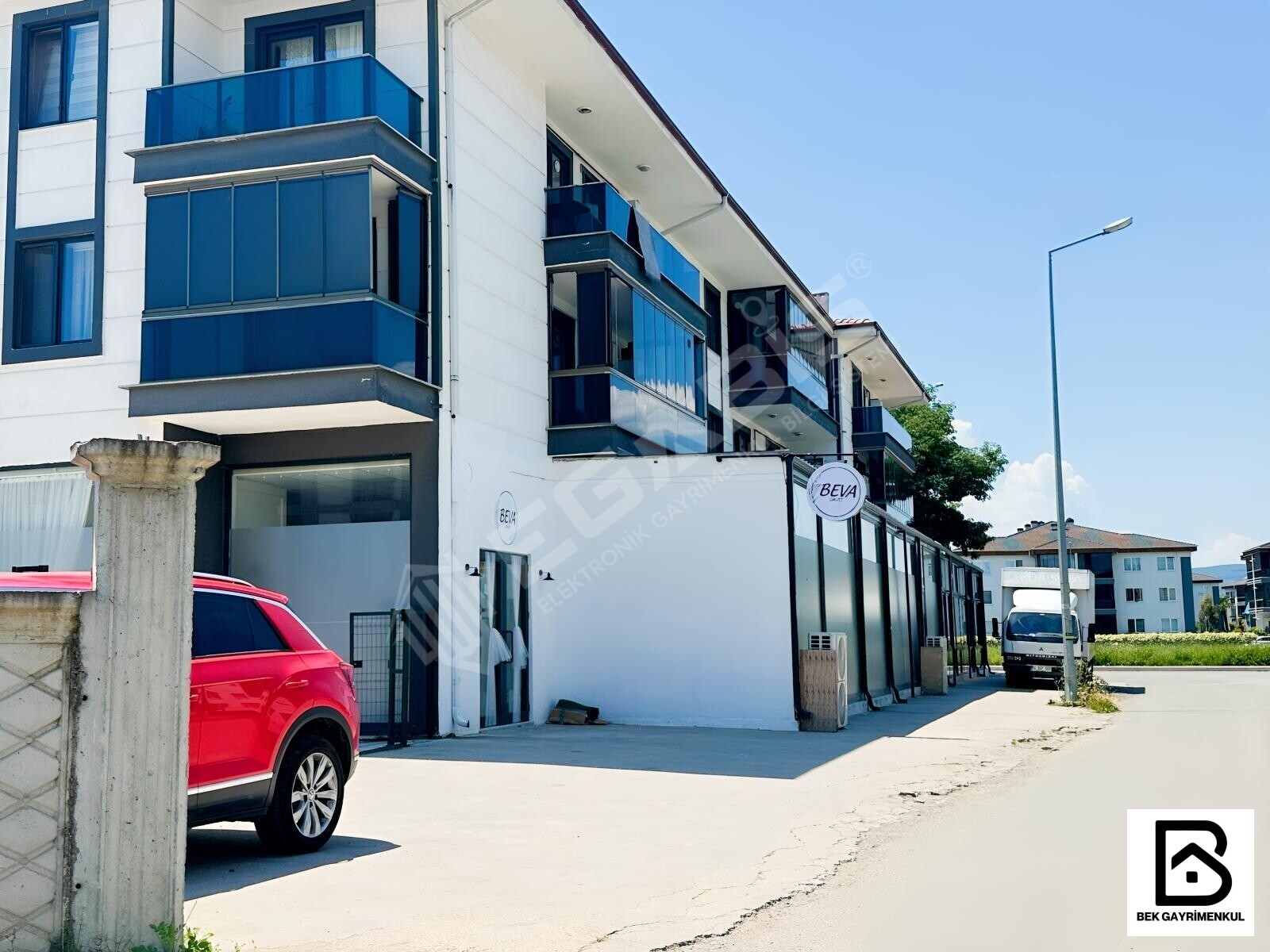 YAZLIKTA 4 OKULUN ARASINDA 150 M2 KiRALIK DüKKAN - 2