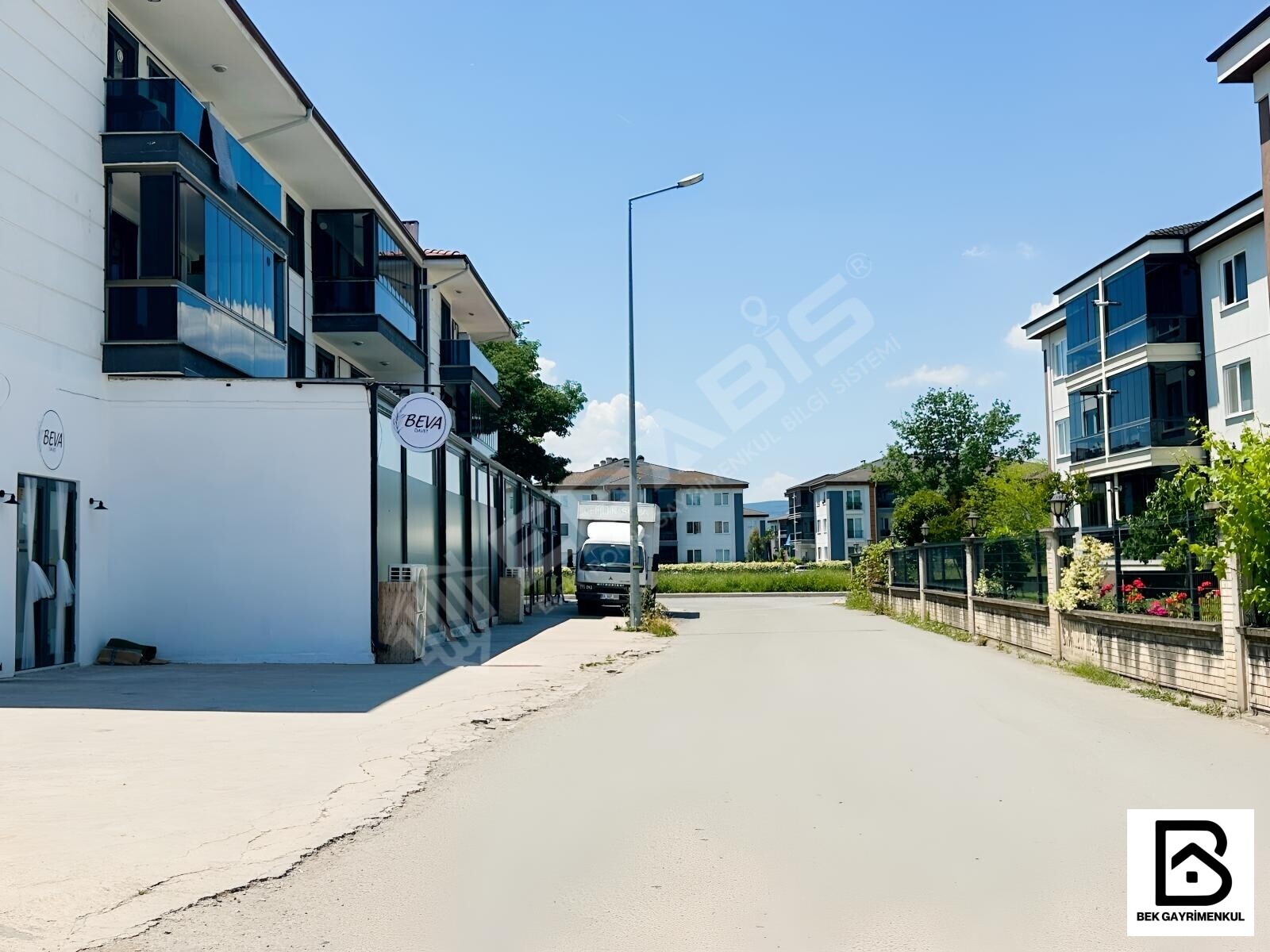 YAZLIKTA 4 OKULUN ARASINDA 150 M2 KiRALIK DüKKAN - 3
