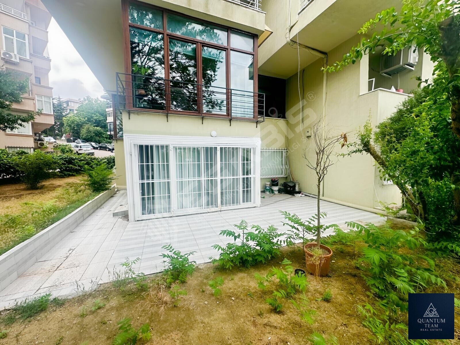 KİRALIK - TARABYA SANATÇILAR SİTESİ BAHÇE KULLANIMLI 3+1 DAİRE - 3