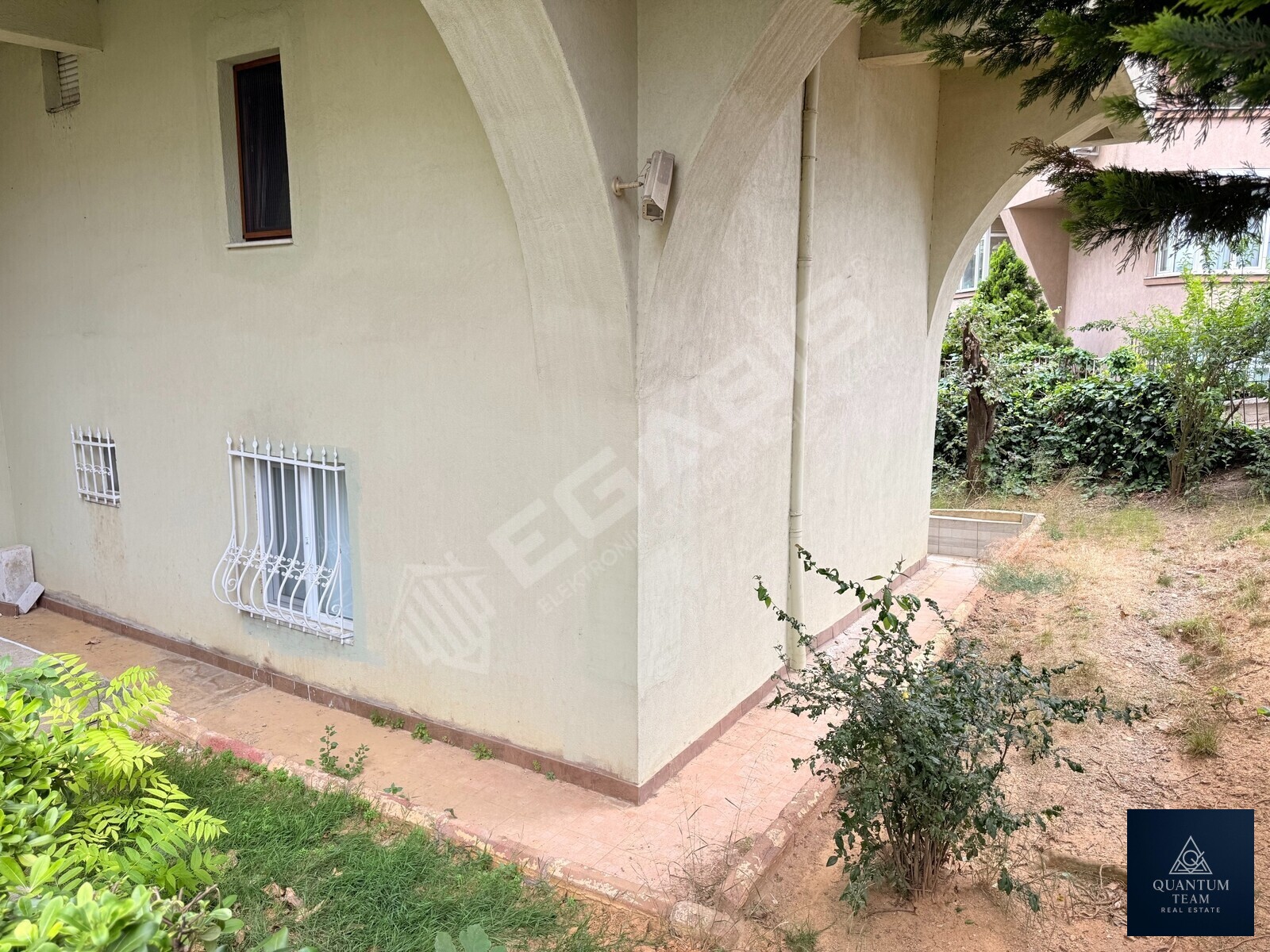 KİRALIK - TARABYA SANATÇILAR SİTESİ BAHÇE KULLANIMLI 3+1 DAİRE - 23