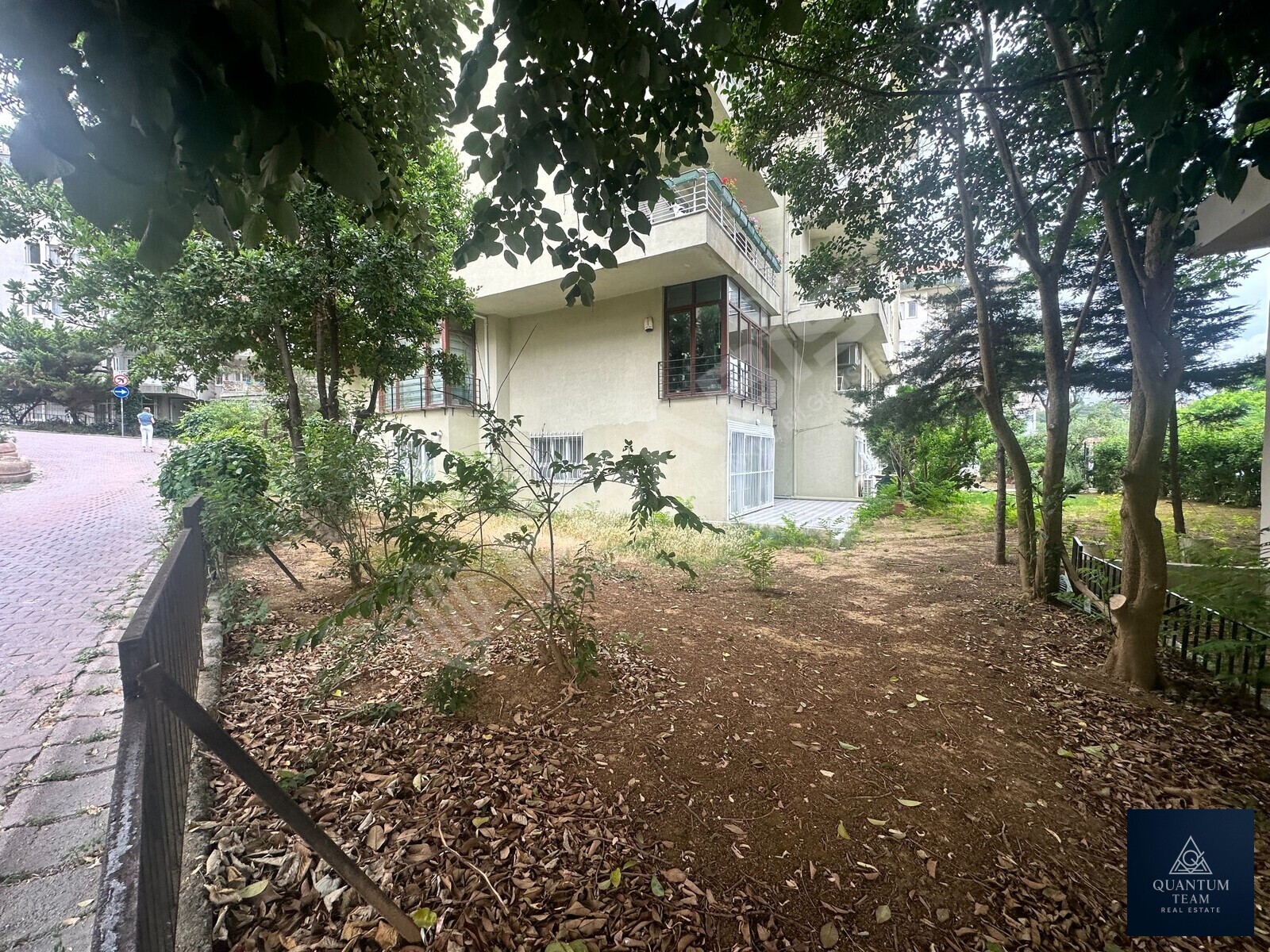 KİRALIK - TARABYA SANATÇILAR SİTESİ BAHÇE KULLANIMLI 3+1 DAİRE - 26