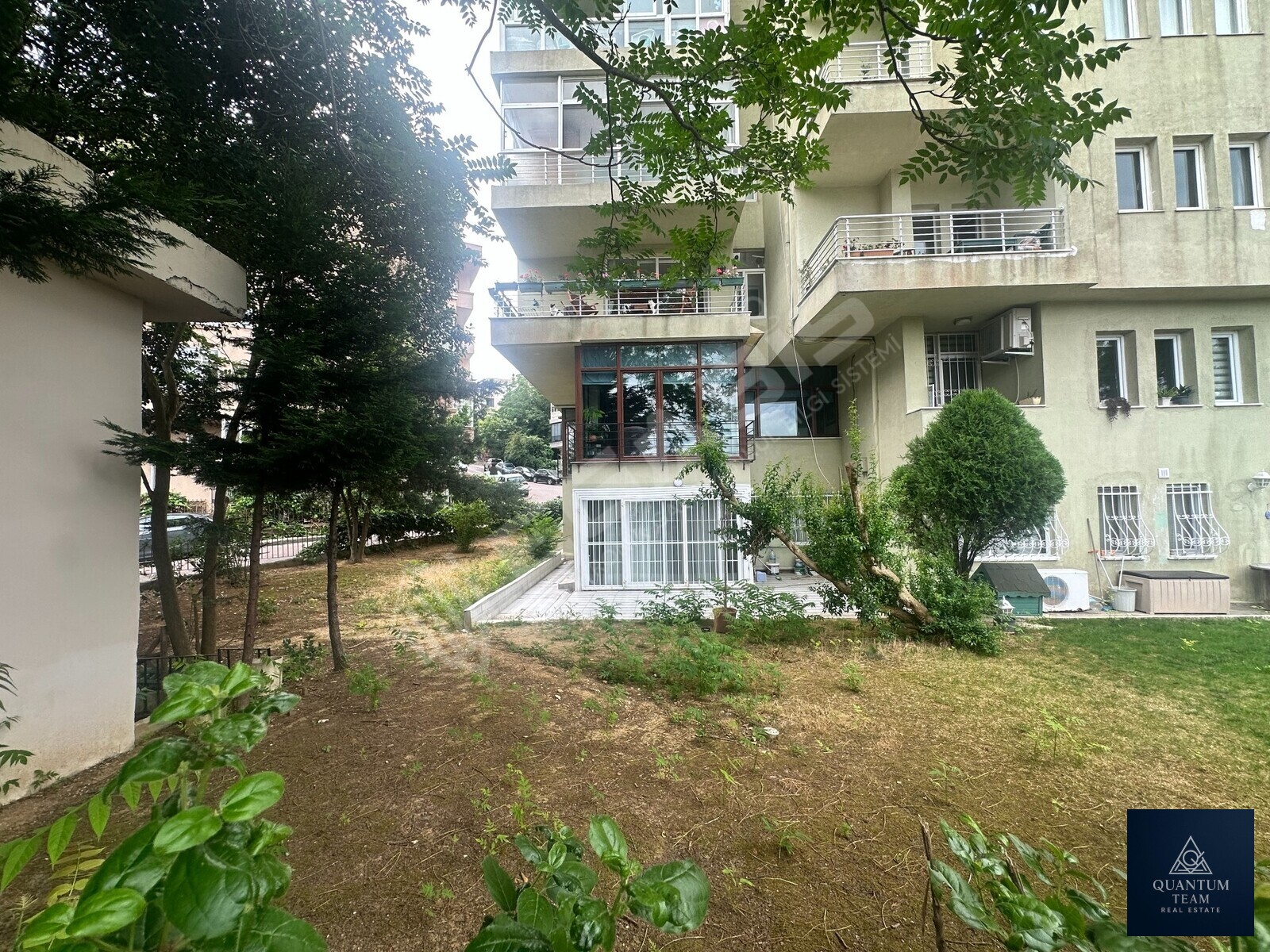 KİRALIK - TARABYA SANATÇILAR SİTESİ BAHÇE KULLANIMLI 3+1 DAİRE - 30