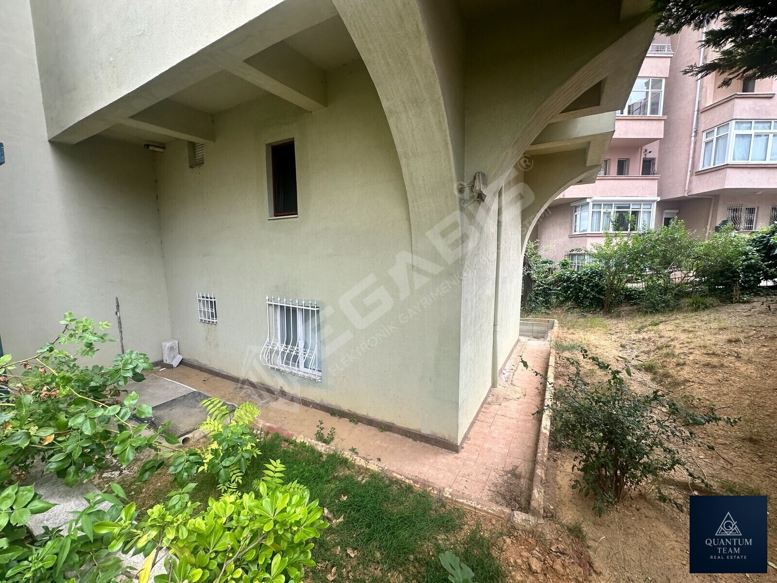 KİRALIK - TARABYA SANATÇILAR SİTESİ BAHÇE KULLANIMLI 3+1 DAİRE - 31