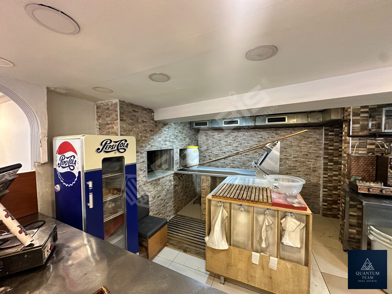 ÇELİKTEPE CADDE ÜZERİNDE DEVREN KİRALIK 400 M2 RESTORAN - 10