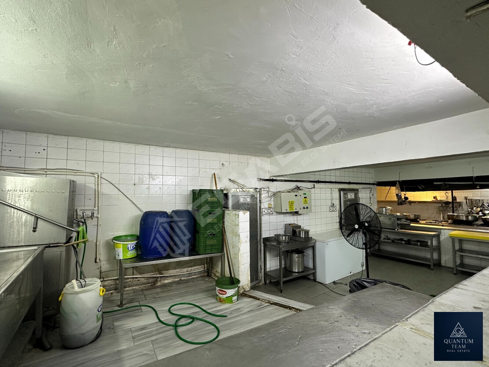 SATILIK - ÇELİKTEPE CADDE ÜZERİ 400 M2 DÜKKAN - 30