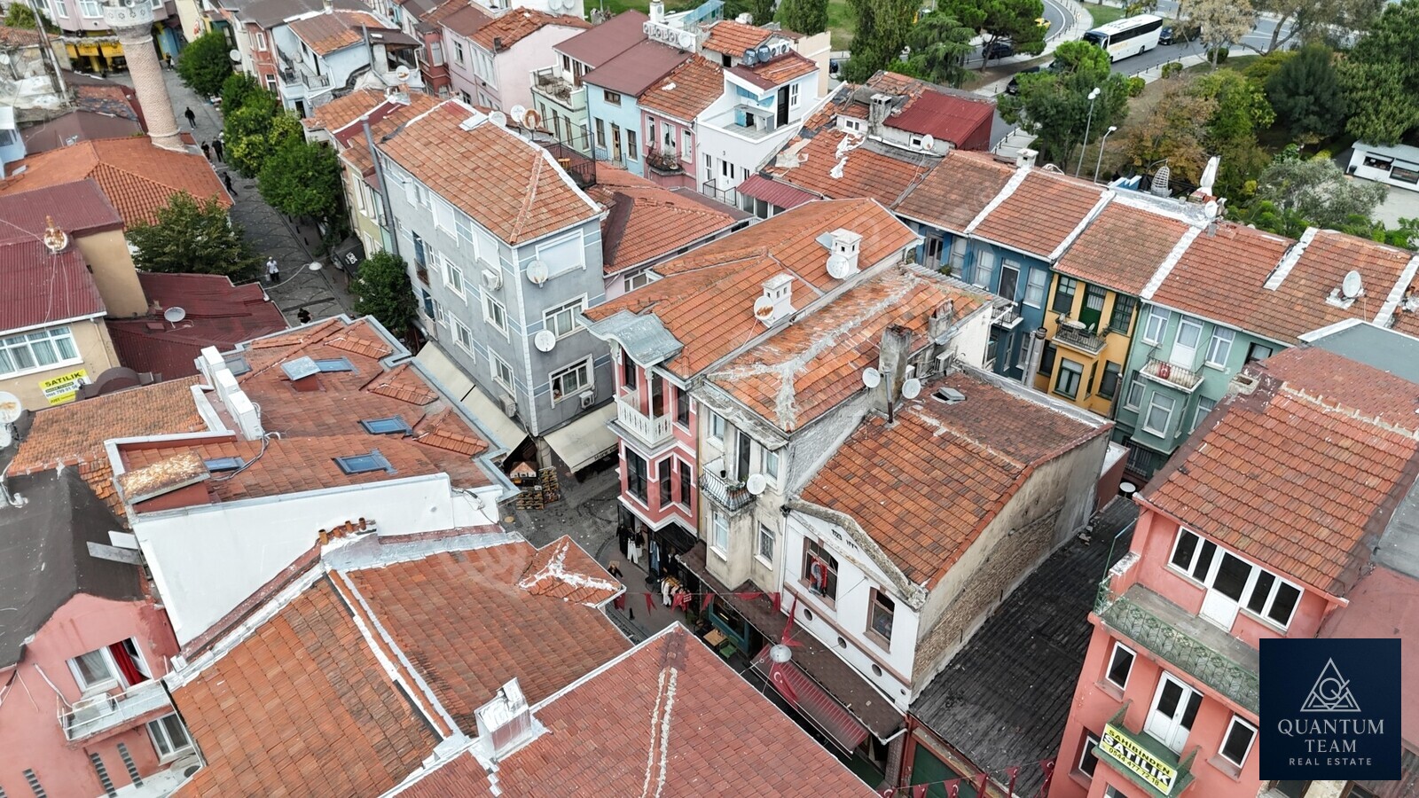 SATILIK - BALAT'TA 4 KATLI, KAT MÜLKİYETLİ KOMPLE BİNA