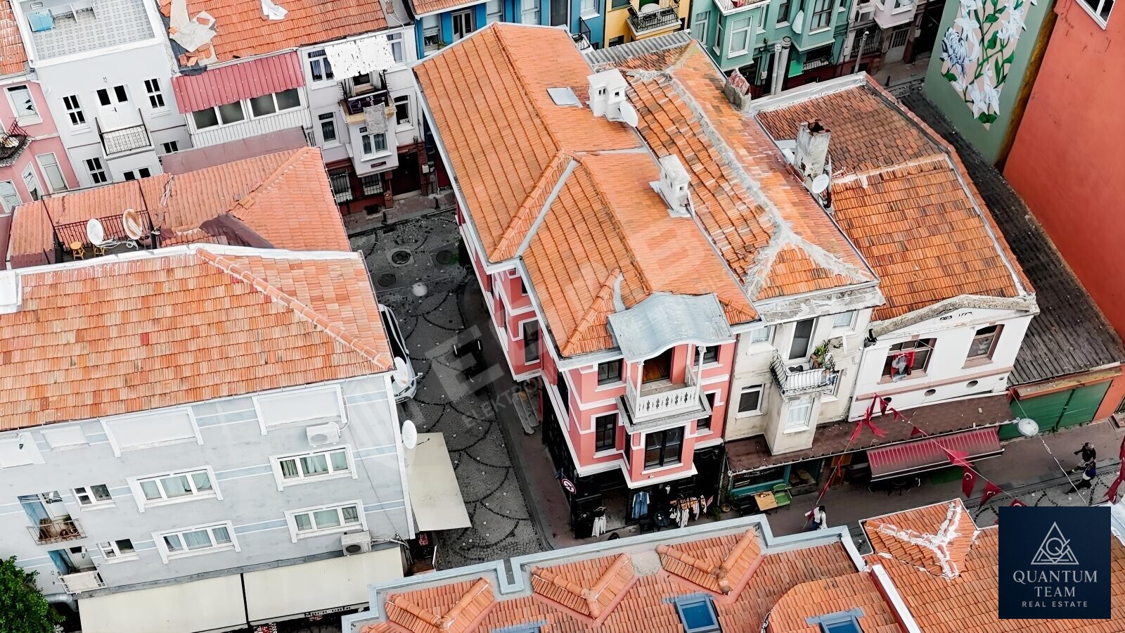 SATILIK - BALAT'TA 4 KATLI, KAT MÜLKİYETLİ KOMPLE BİNA - 2