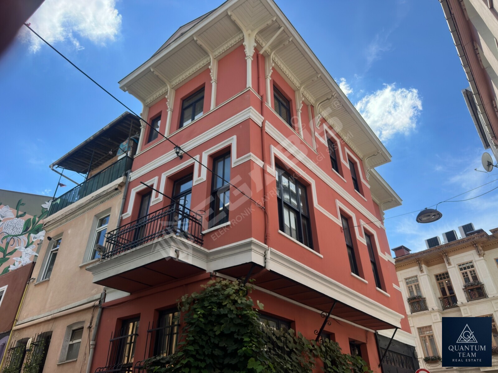 SATILIK - BALAT'TA 4 KATLI, KAT MÜLKİYETLİ KOMPLE BİNA - 33